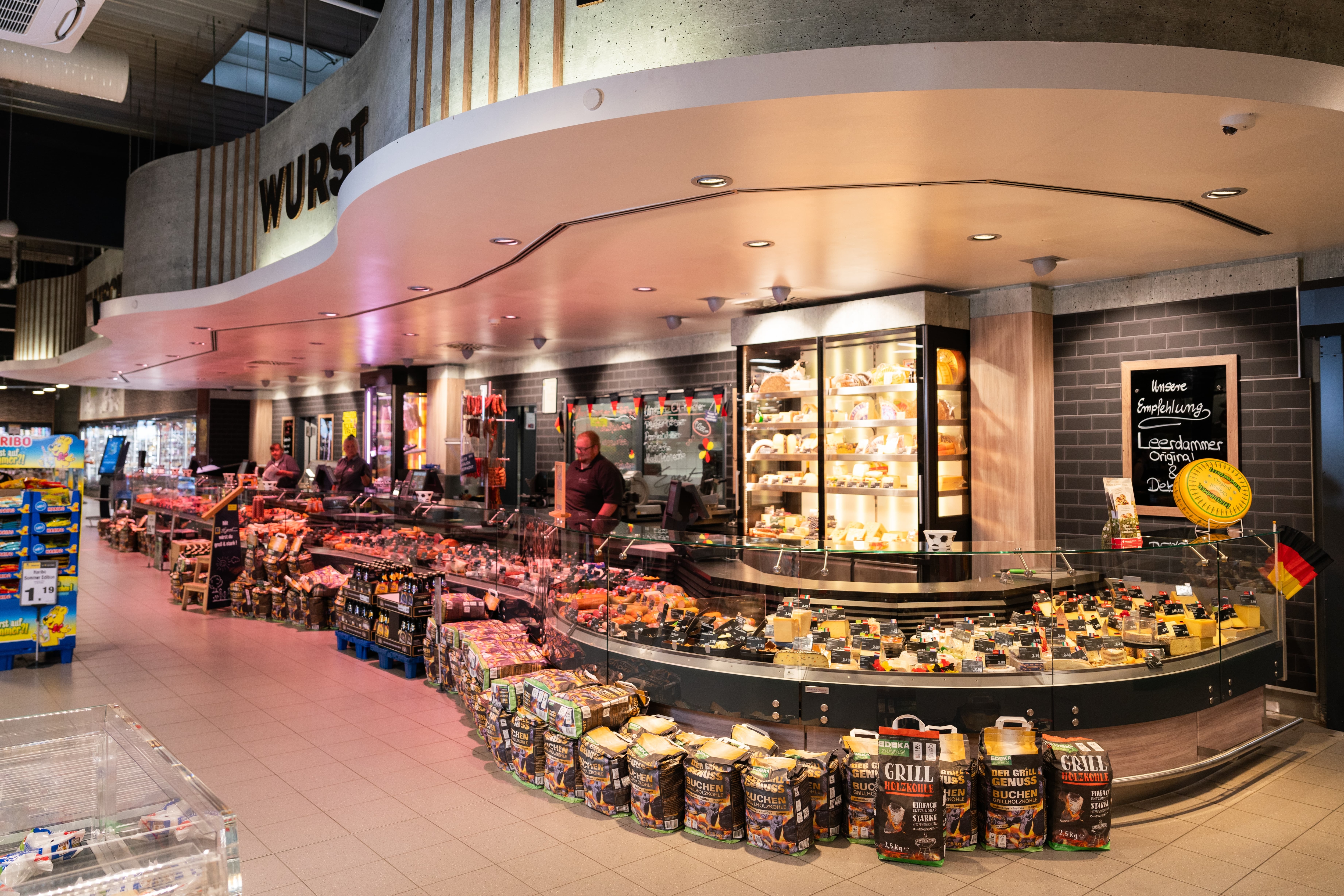 Die Frischetheke in einem EDEKA-Markt.