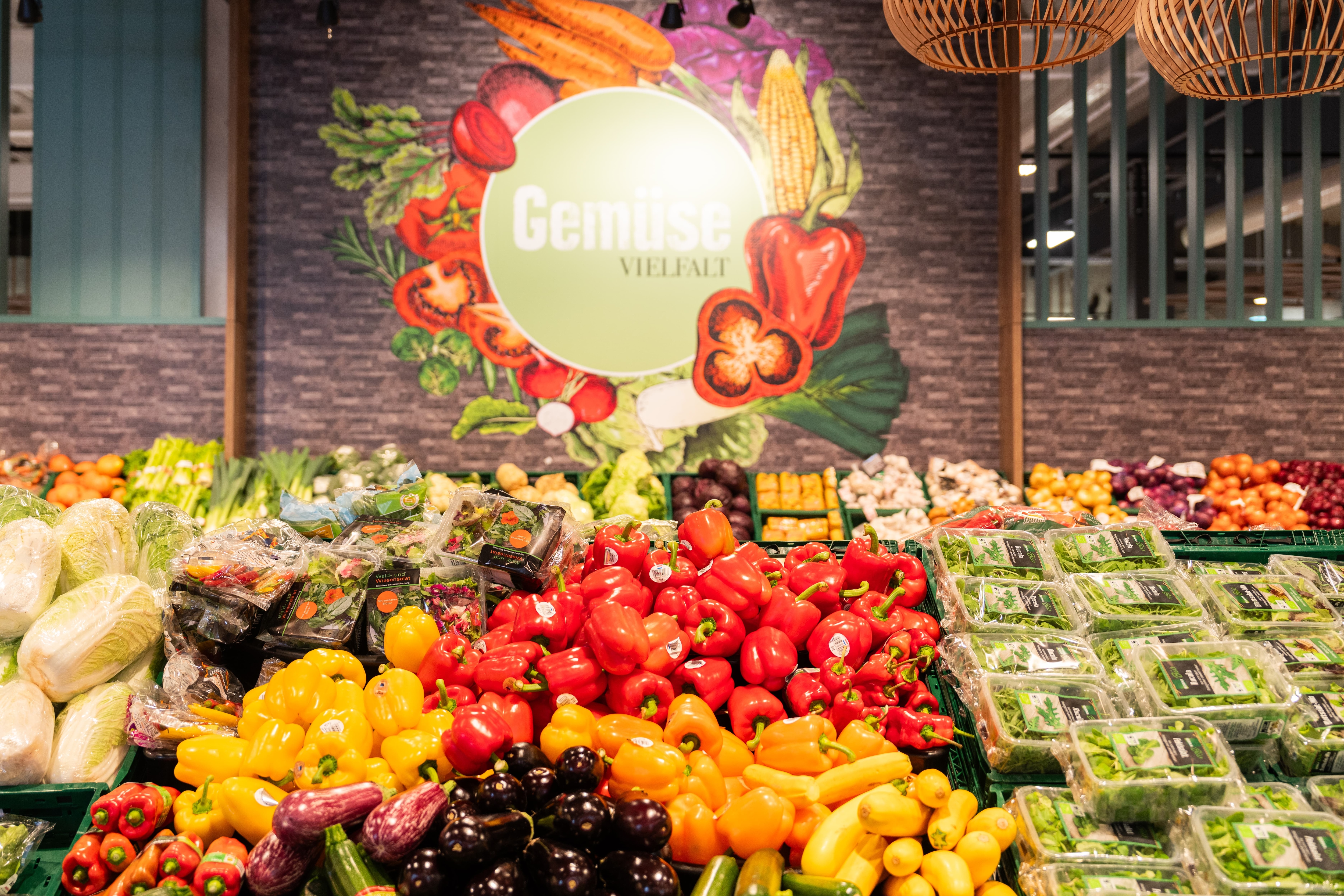 Die Gemüseabteilung eines EDEKA-Marktes.