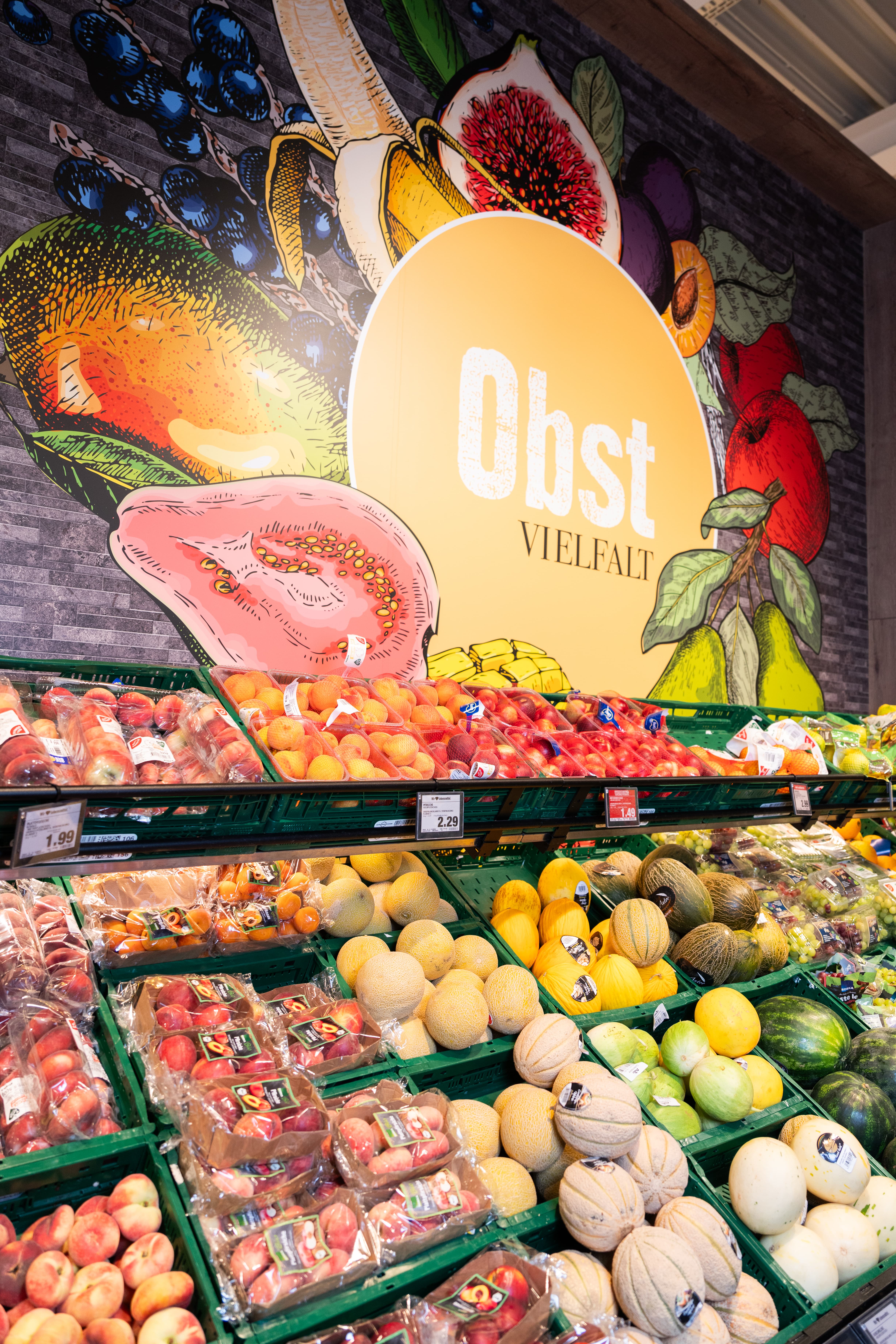Die Obstabteilung eines EDEKA-Marktes.