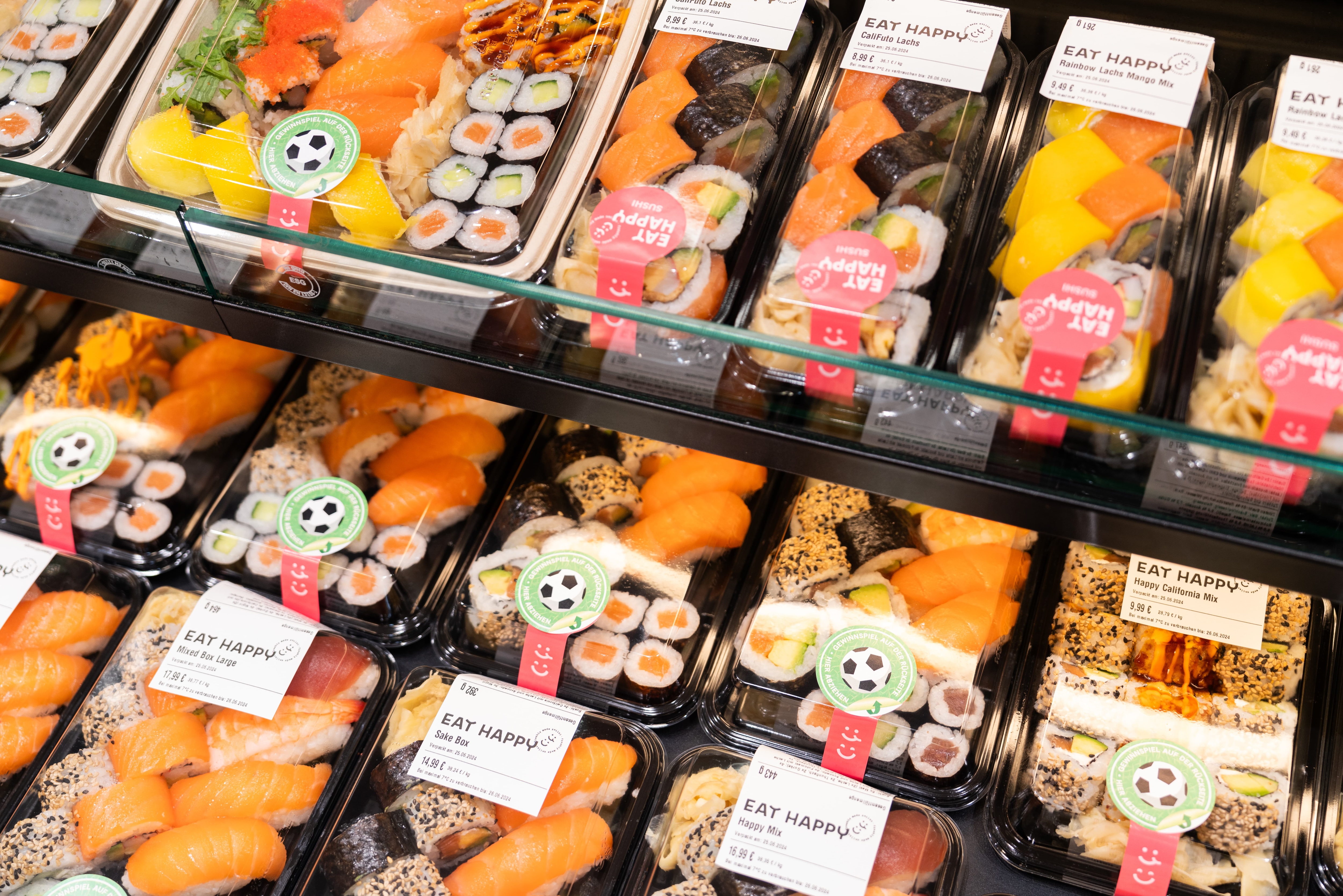 Abgepacktes Sushi in verschiedenen Varianten.