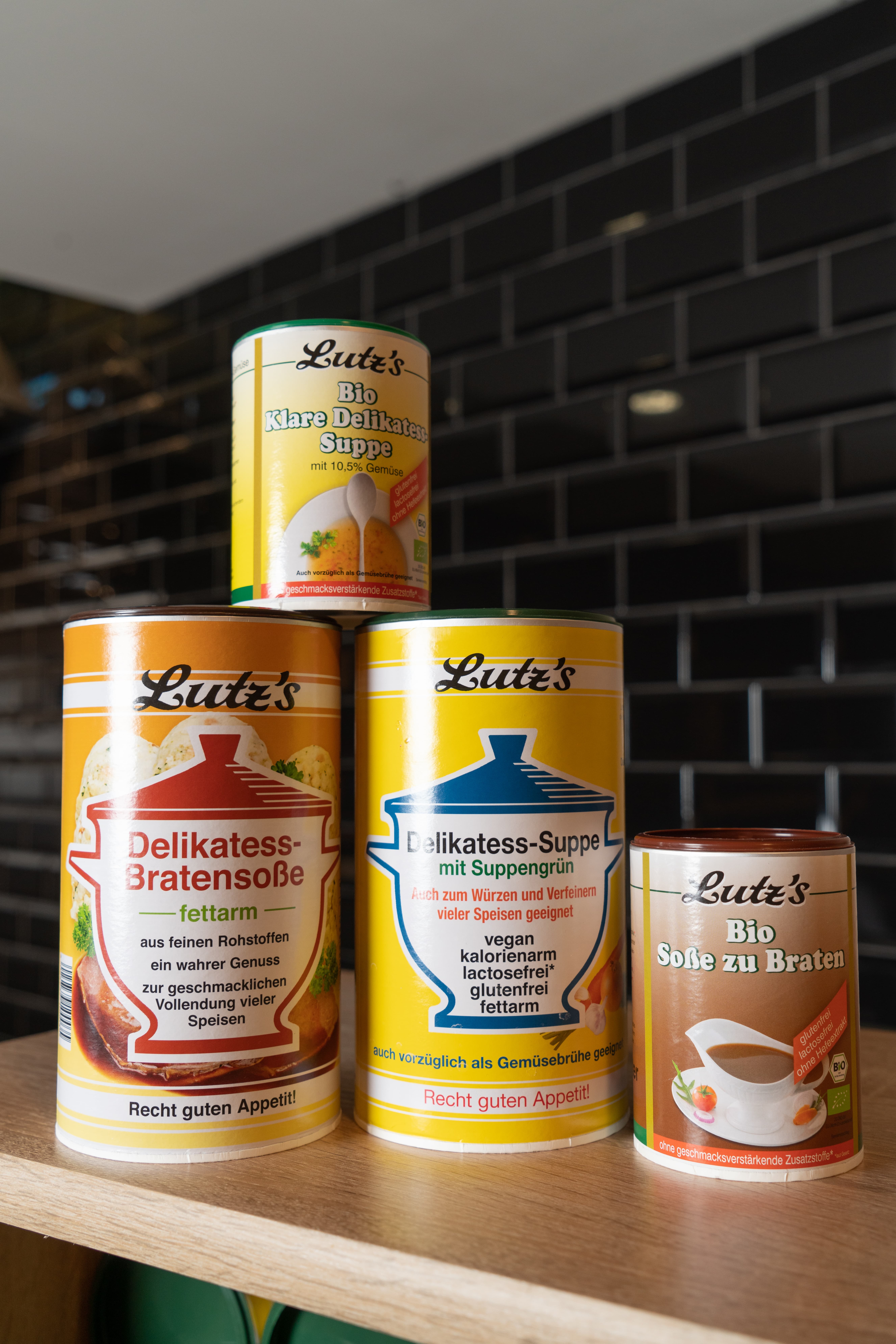 Verschiedene Packungen von Produkten der Firma "Lutz's".