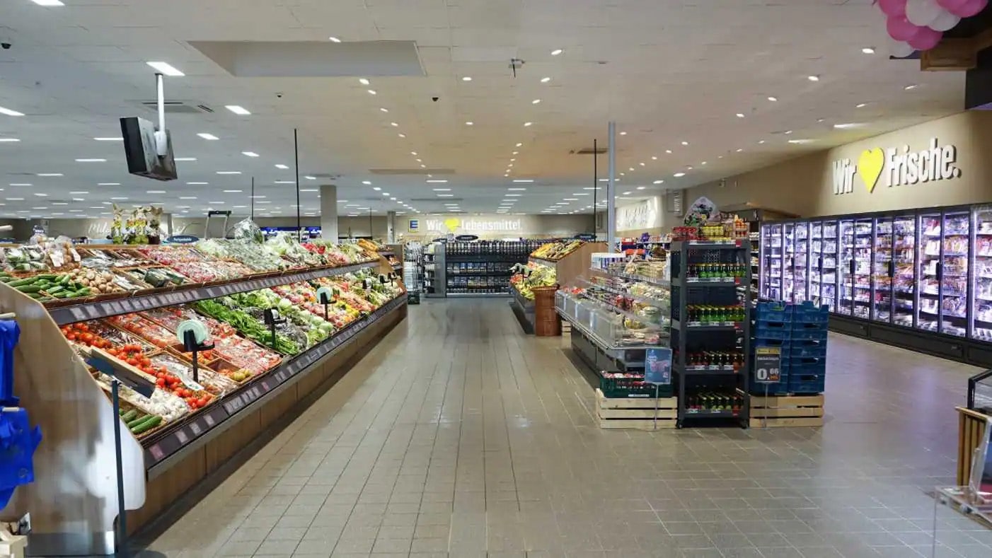 Obst- und Gemüseabteilung von Edeka Fischer.