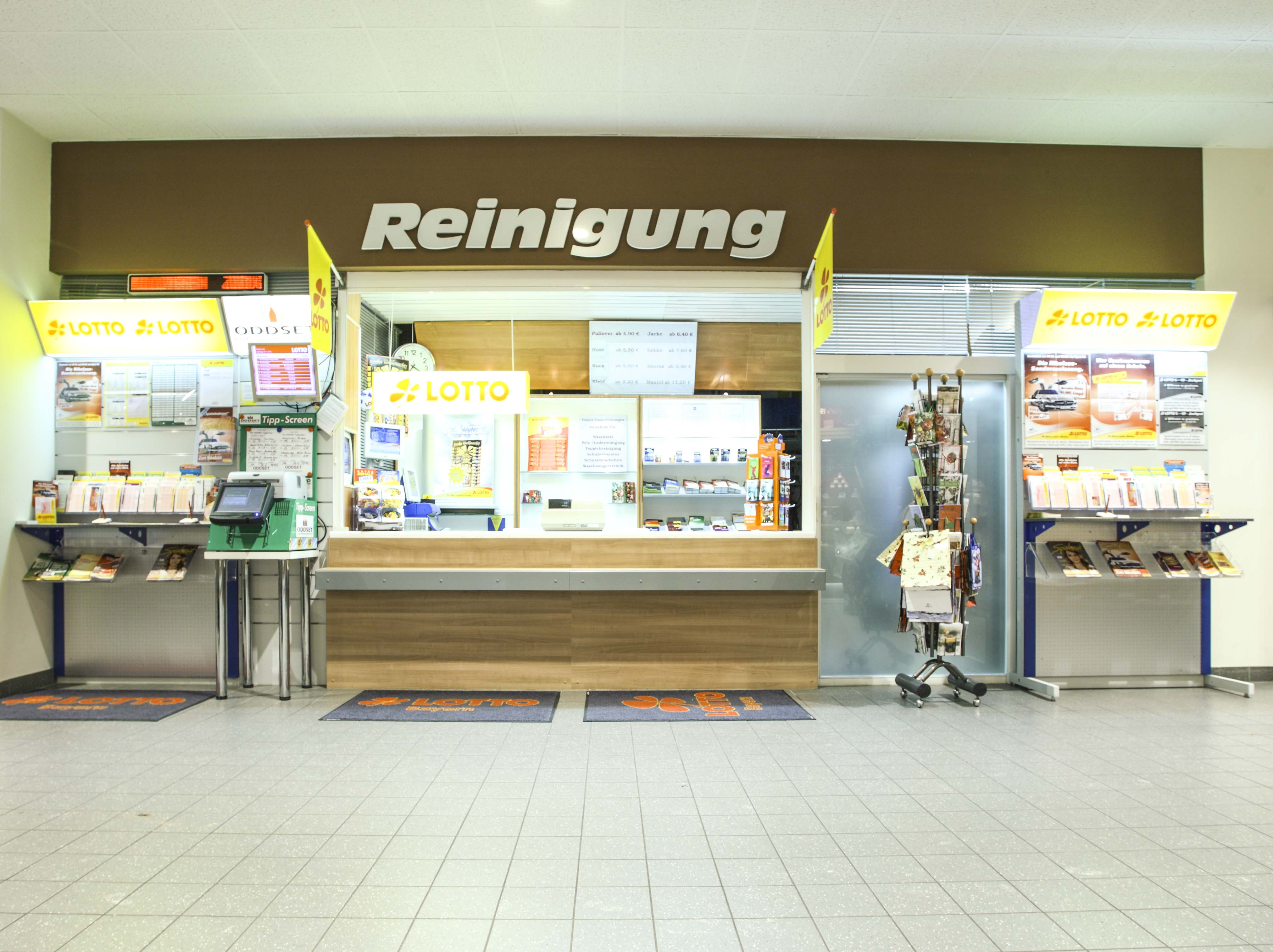 Reinigungsannahme im EDEKA-Markt.