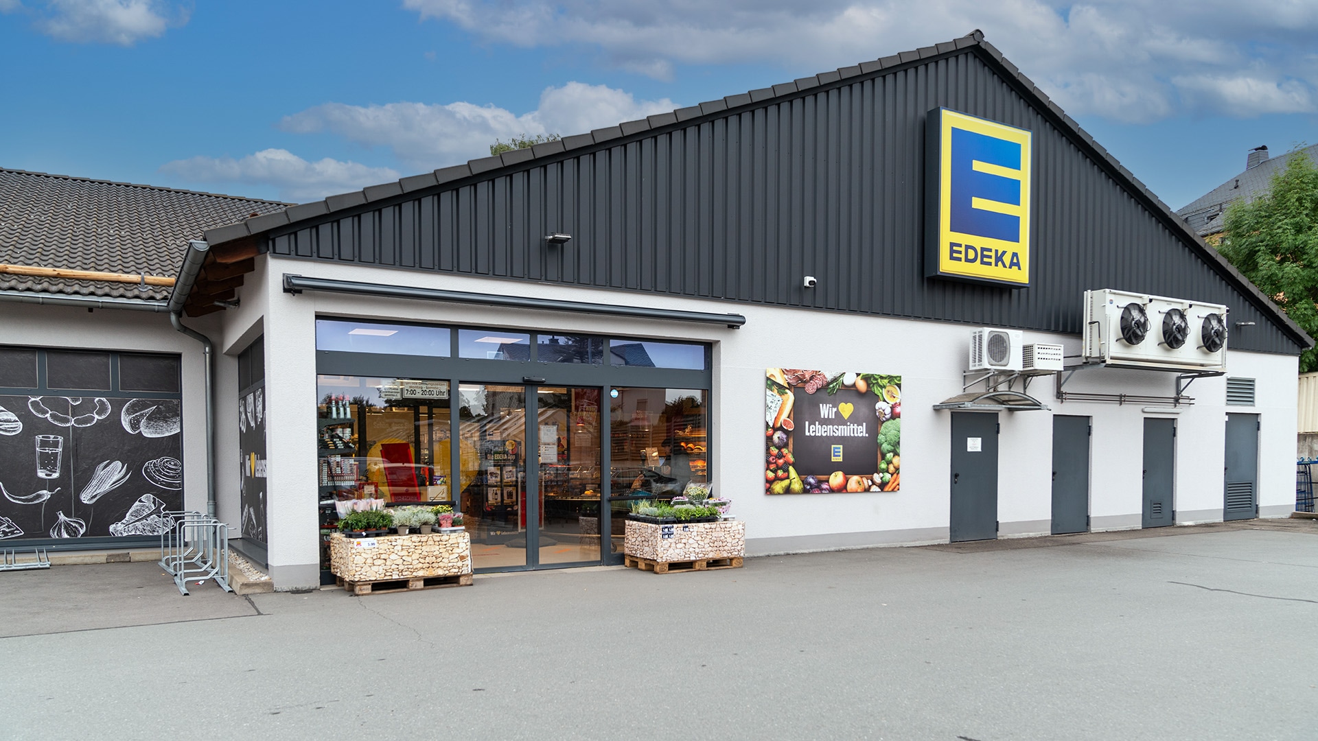 Aussenansicht des Marktes Gabriel in Eppendorf.