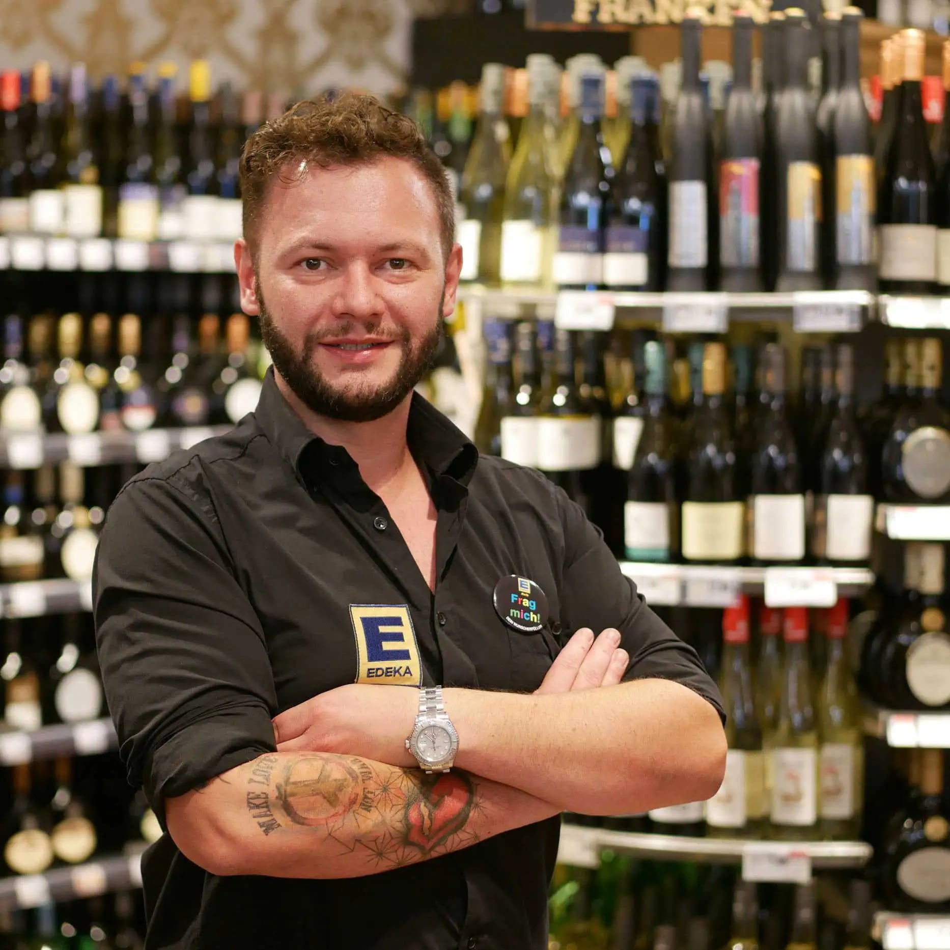 Der Marktinhaber eines EDEKA-Marktes.