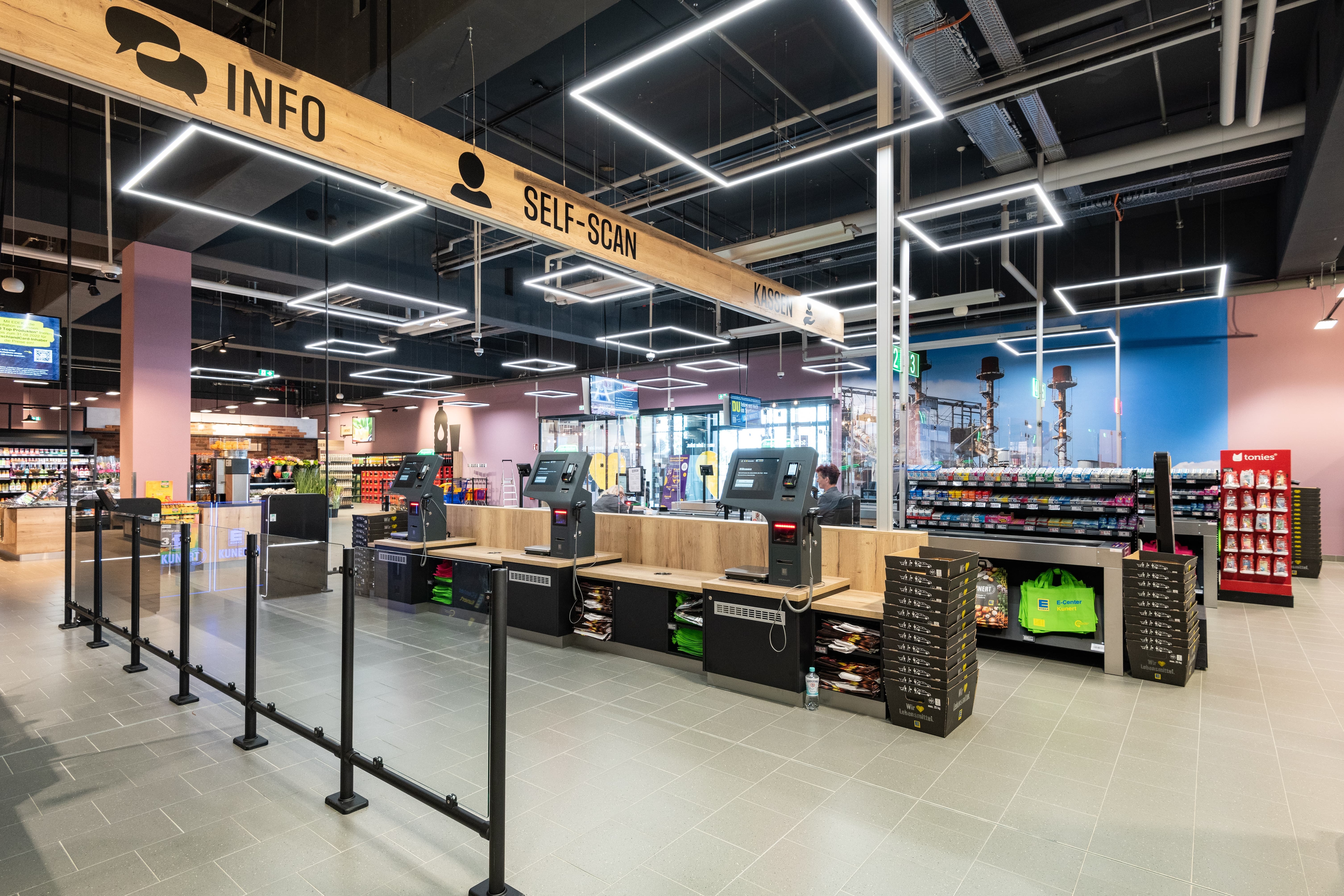 Der Selbstcheck-out eines Edeka-Marktes.