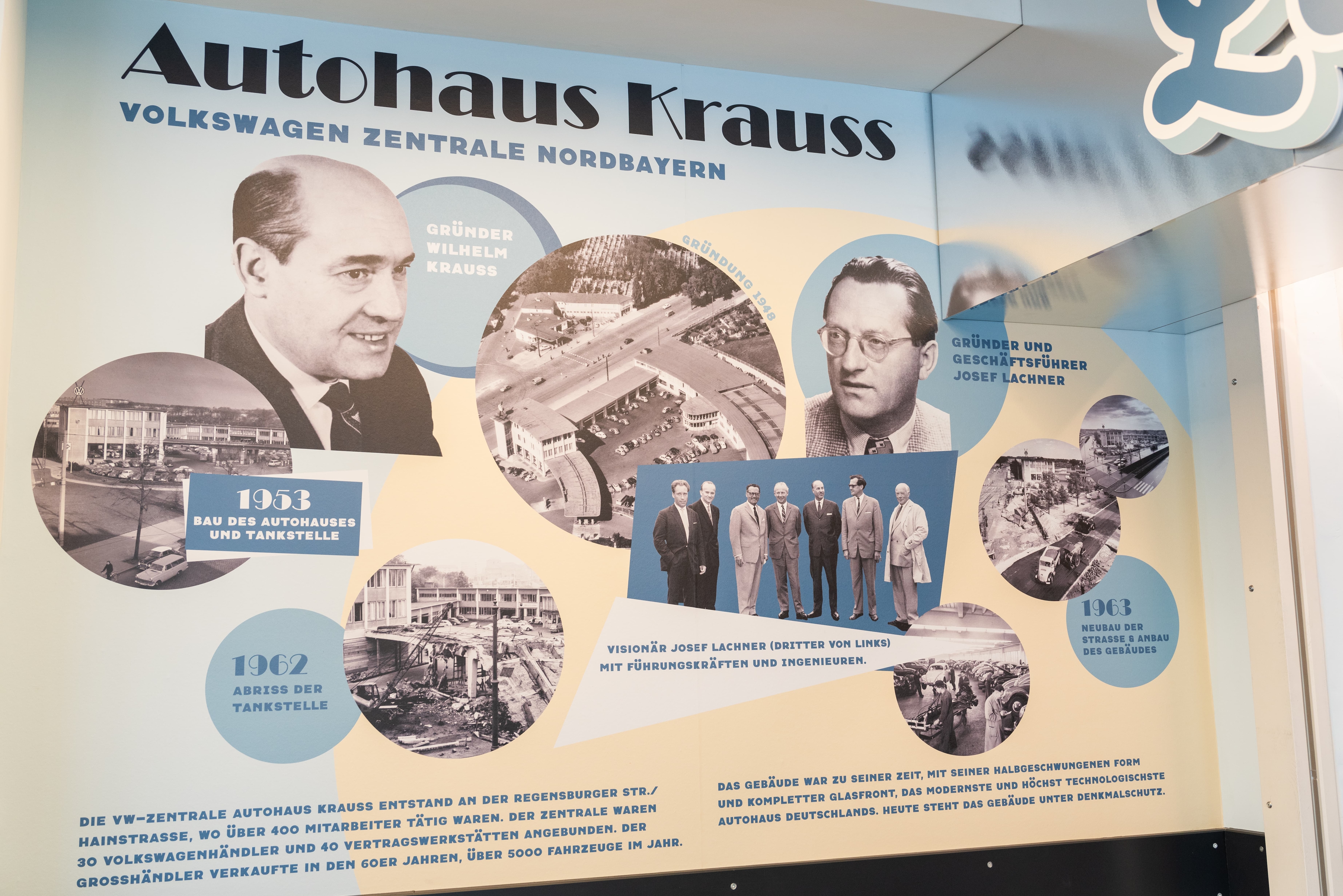 Ein Infotafel auf der das Autohaus Krauss beschrieben wird.