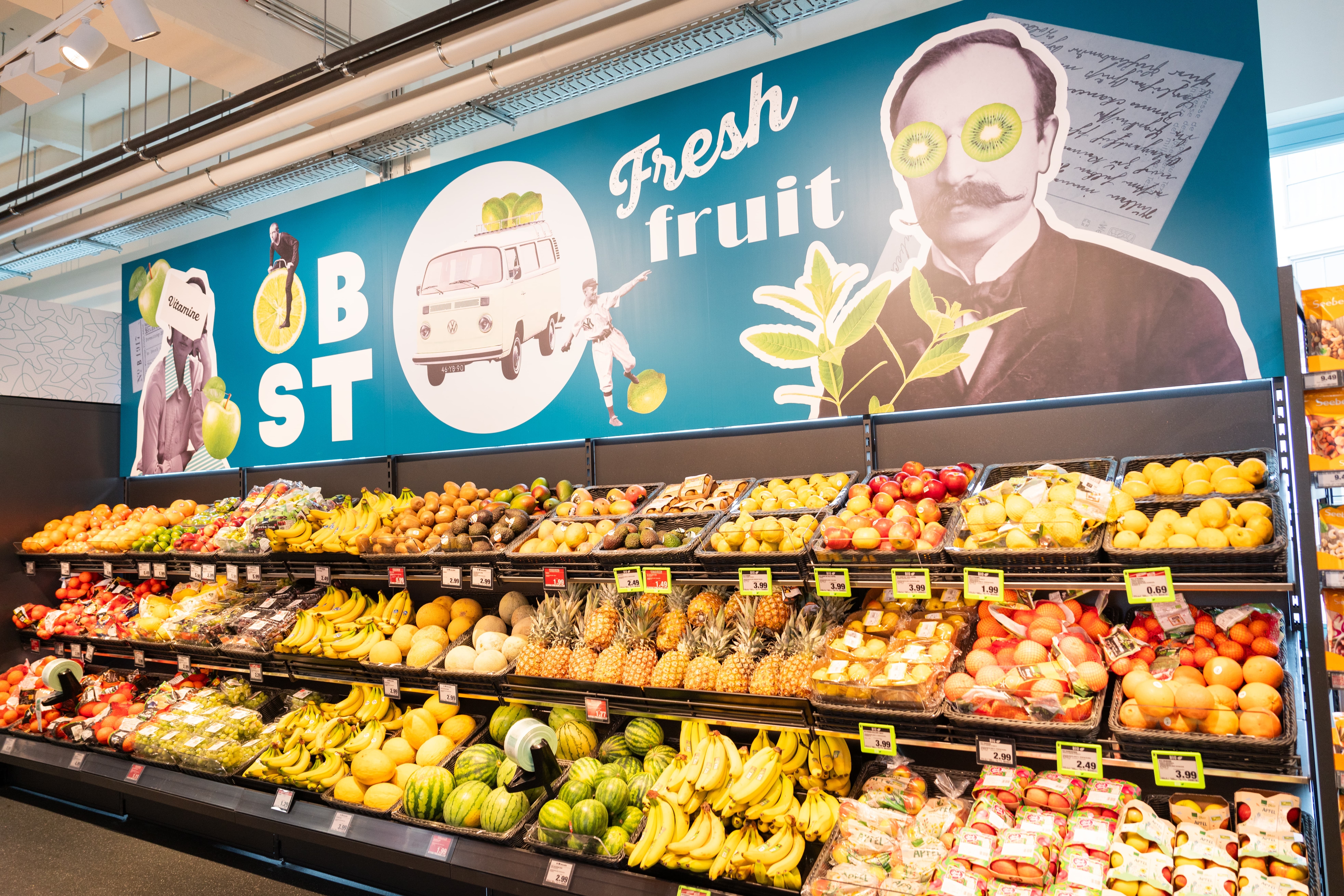 Das Obstregal in einem Edeka-Markt.