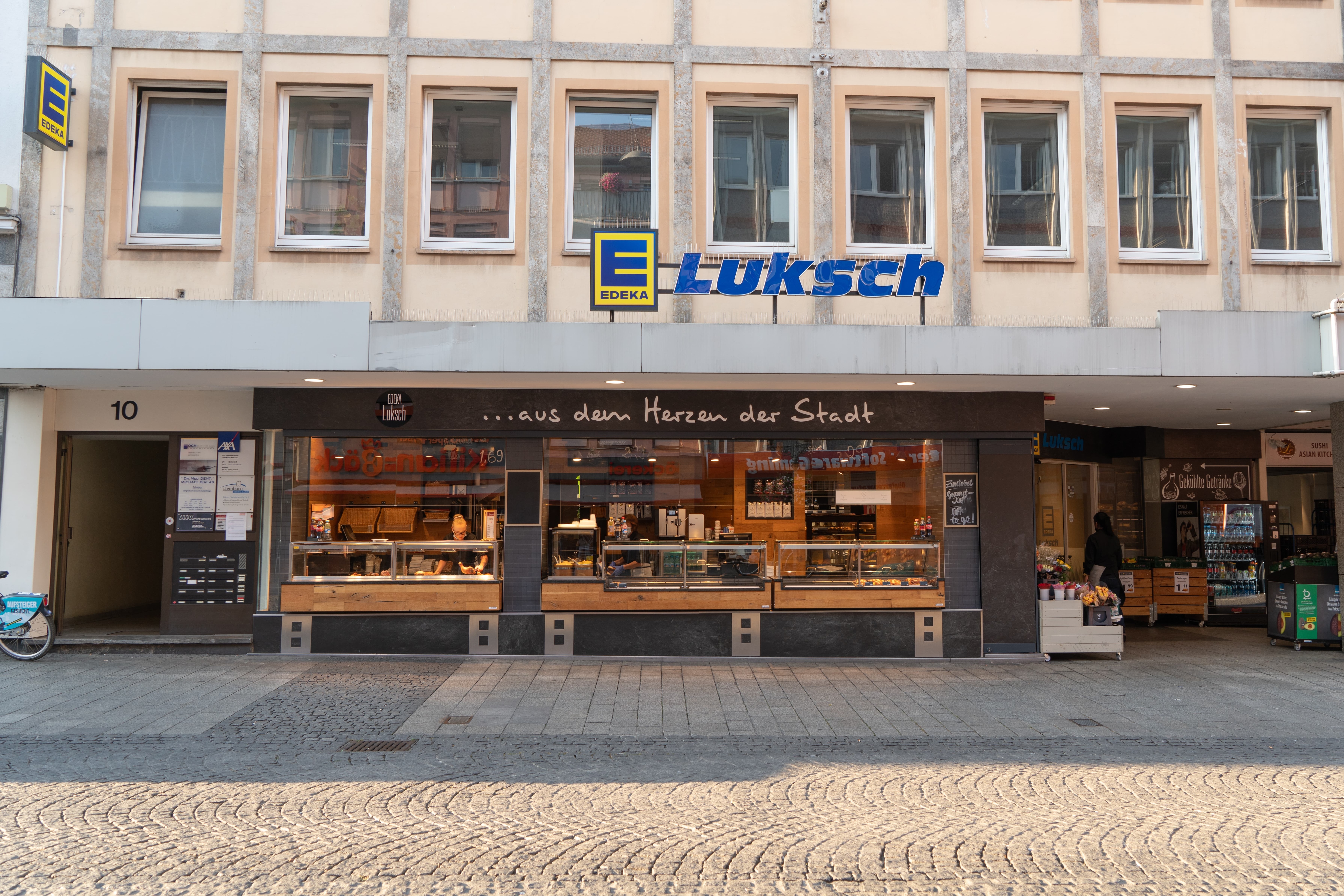 Die Fassade eines Edeka-Marktes.