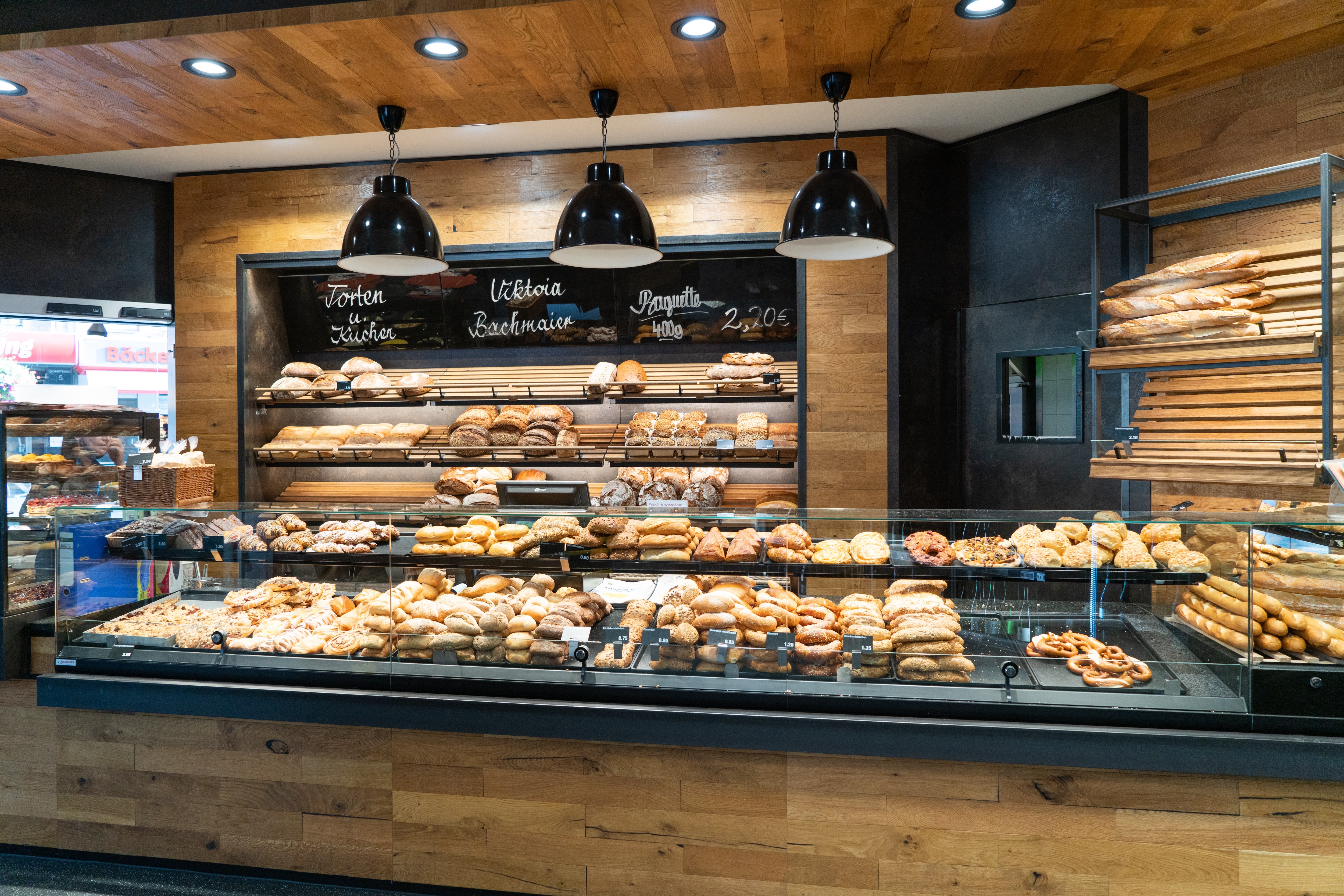 Die in einen Edeka-Markt integrierte Bäckerei.