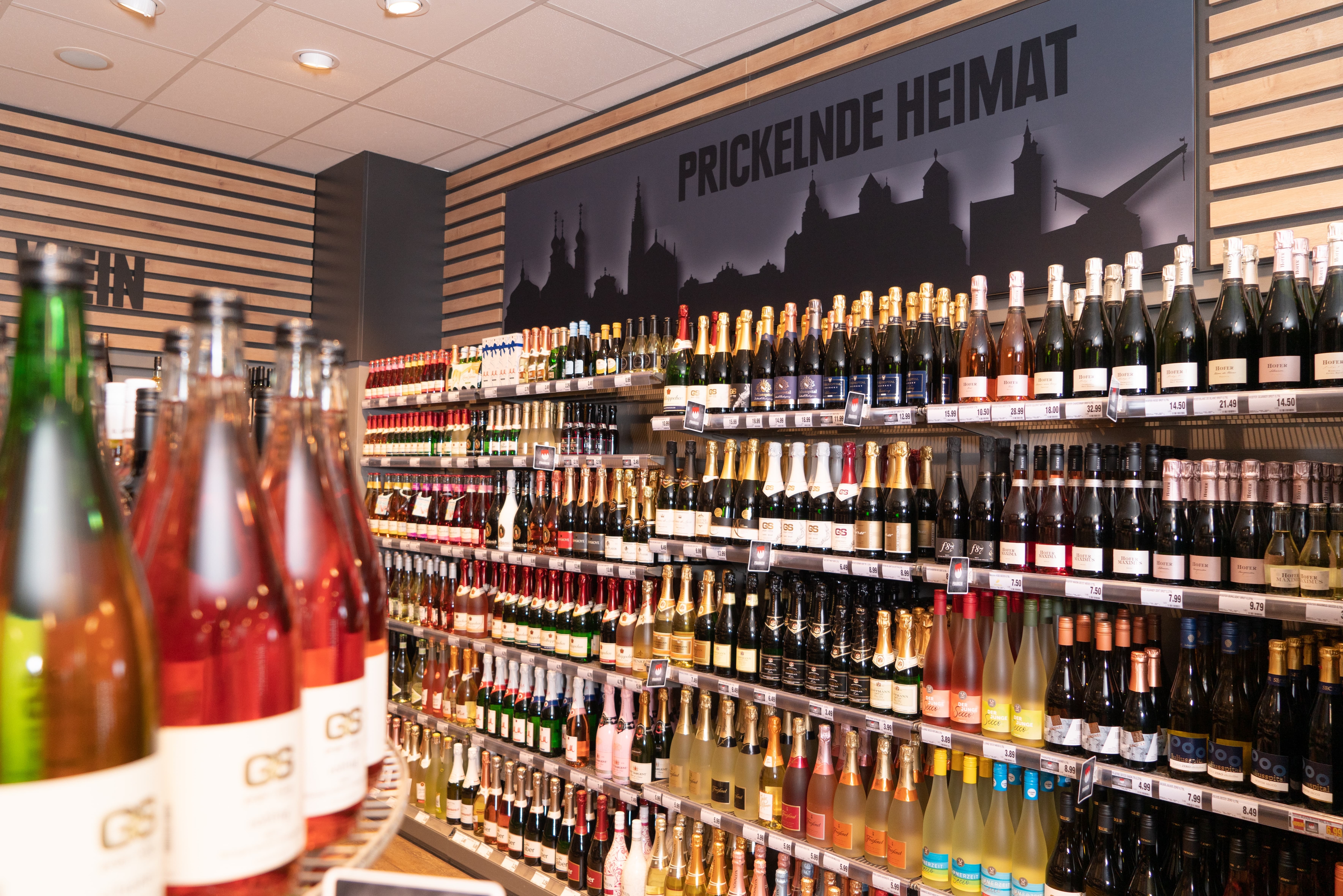 Die Sektabteilung eines Edeka-Marktes.