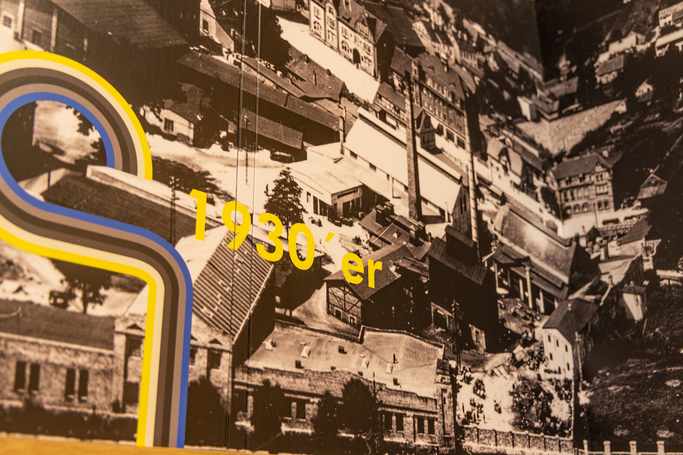 Ein altes Bild von Bernsdorf aus den 30er Jahren als Wandgestaltung.