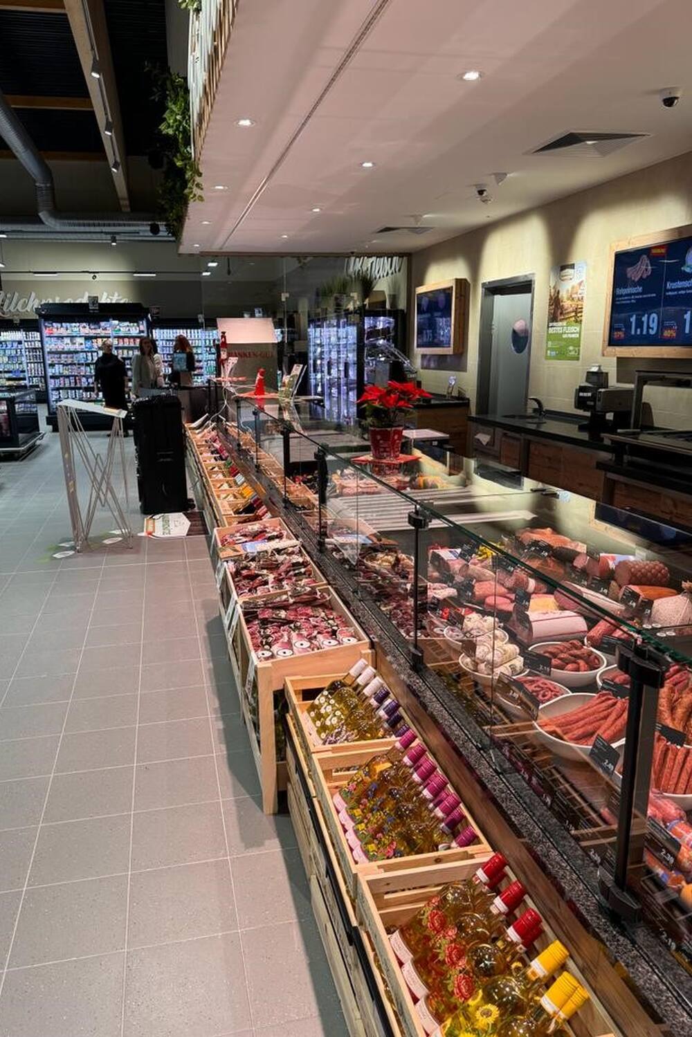 Die Bedientheke eines EDEKA-Marktes.