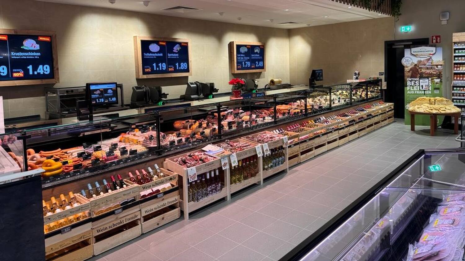 Die Frischetheke eines EDEKA-Marktes.