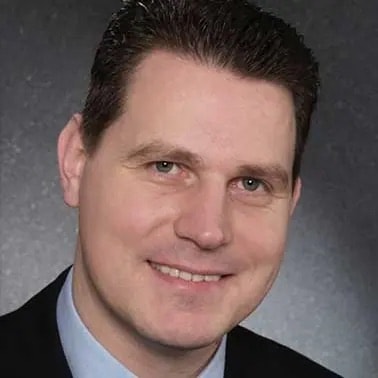 Portrait eines lächelnden Mannes.