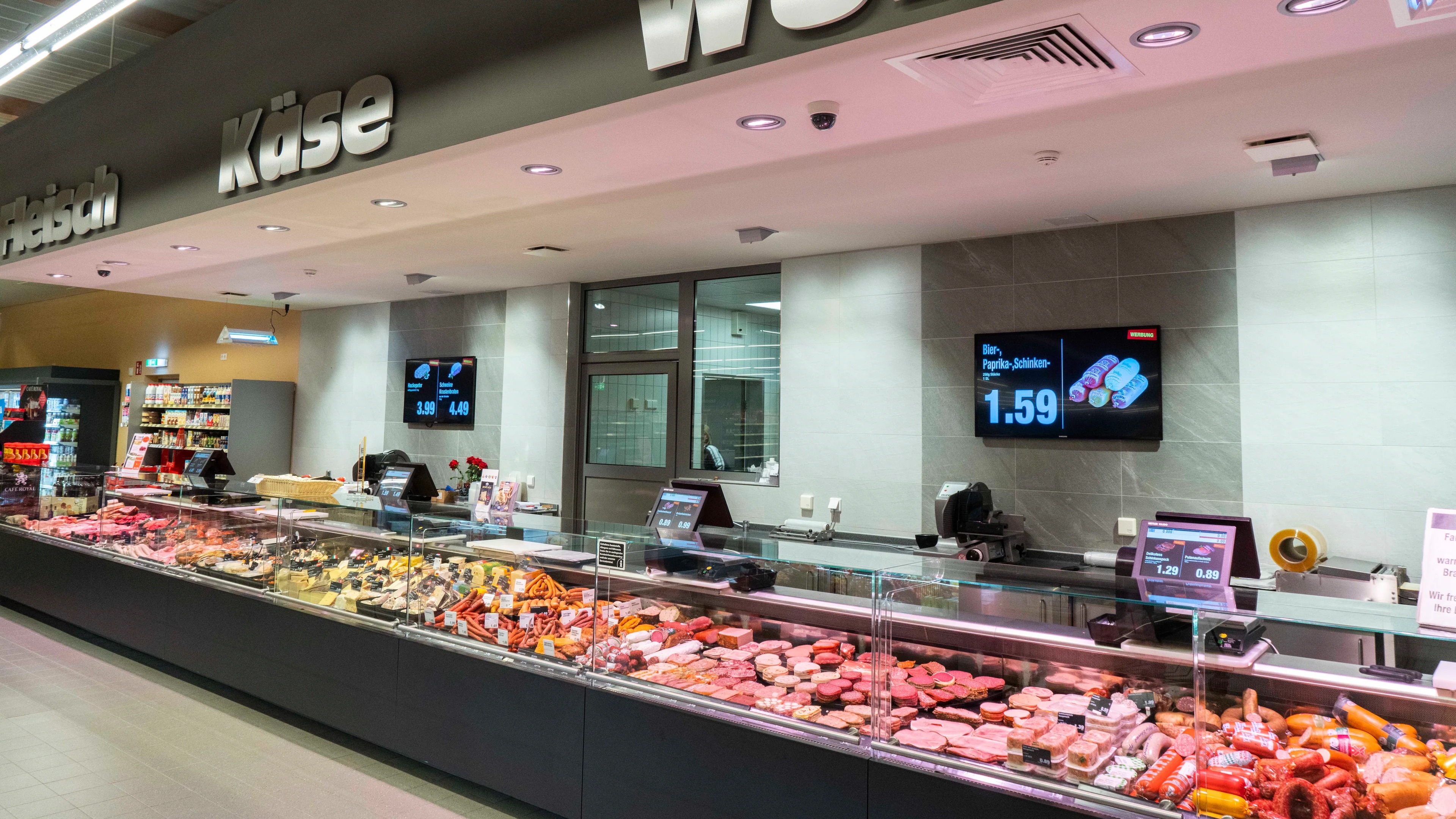 Die Bedientheke in einem EDEKA-Markt.