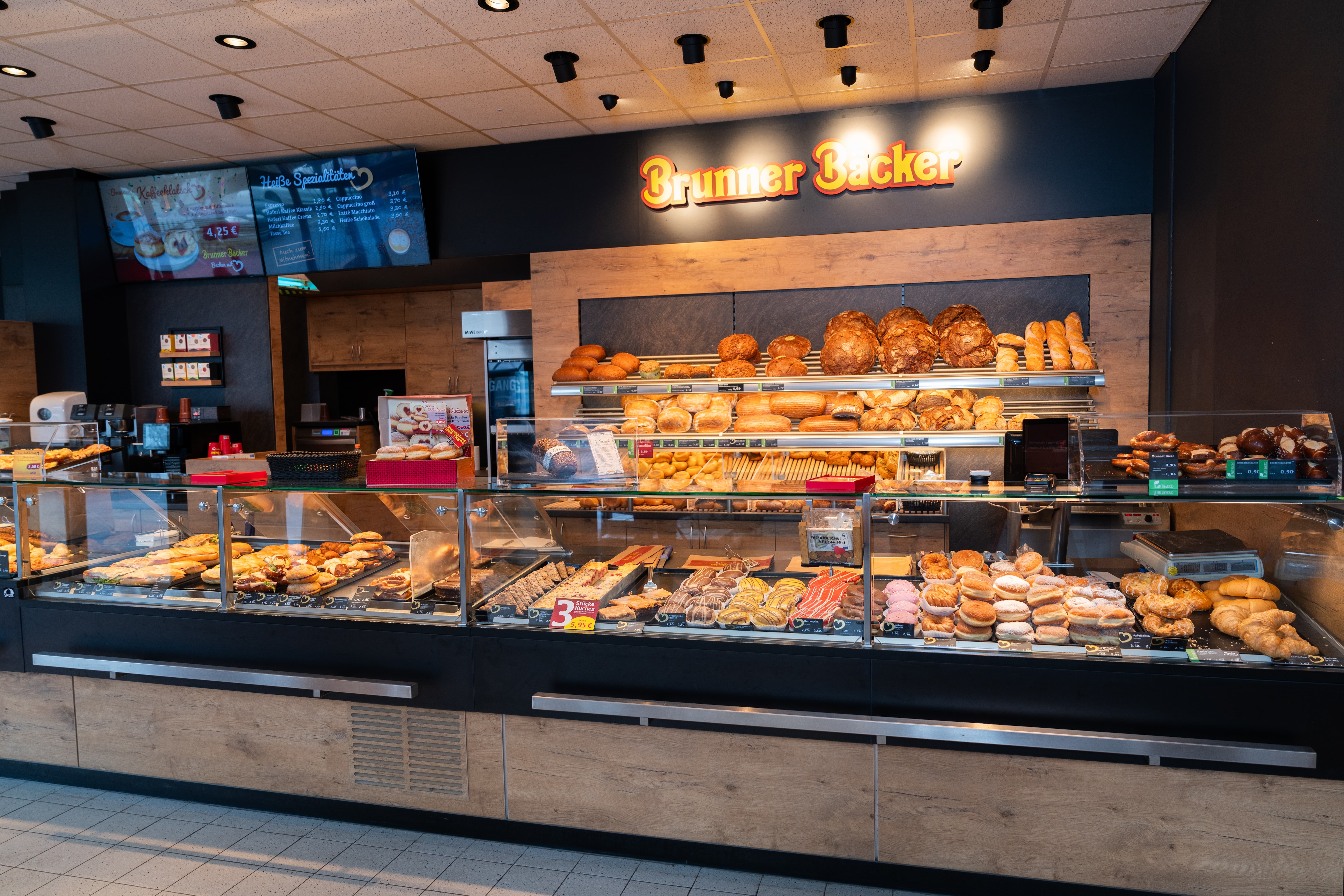 Die an einen EDEKA-Markt anschließende Bäckerei.