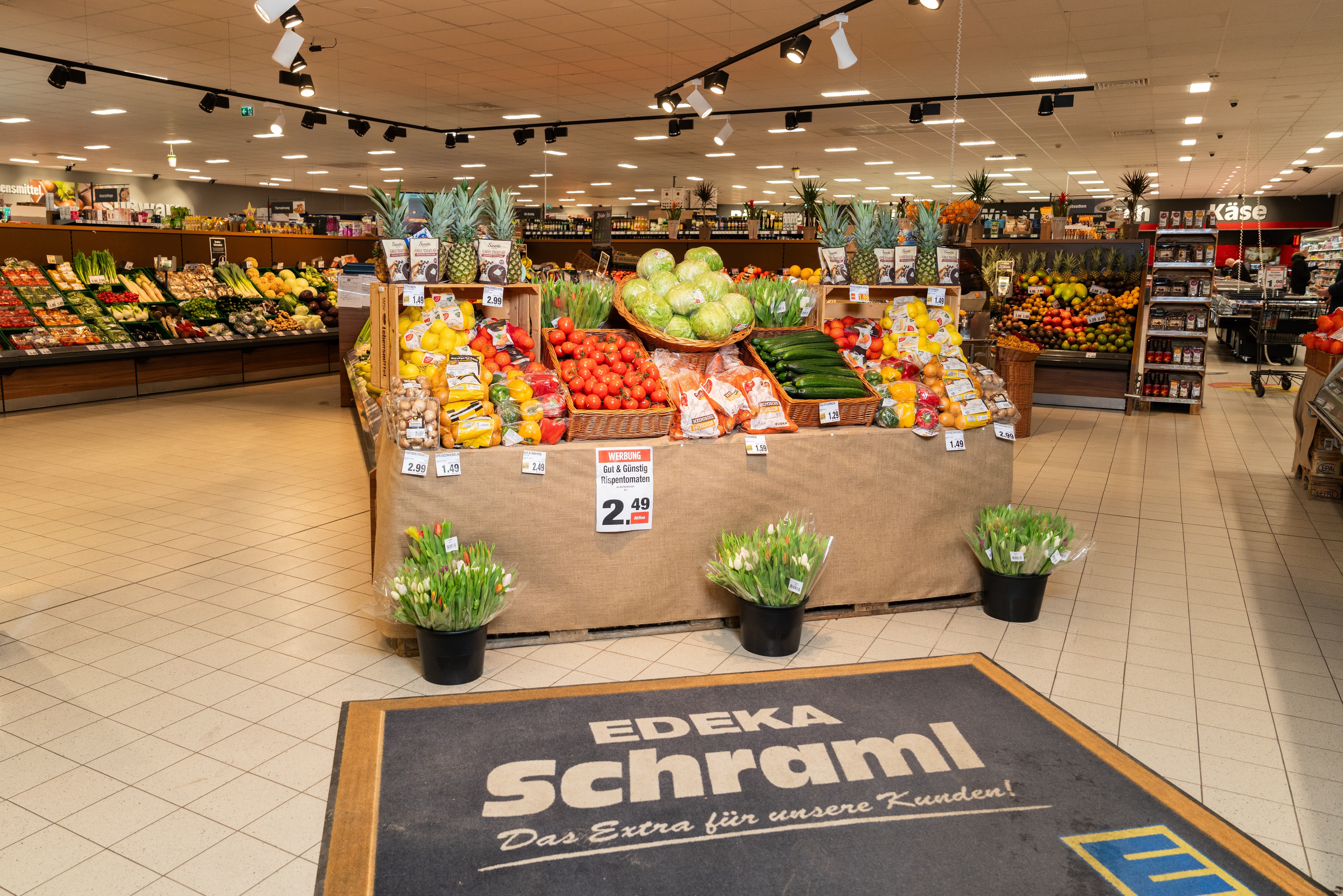 Die Obst- und Gemüseabteilung eines EDEKA-Marktes.