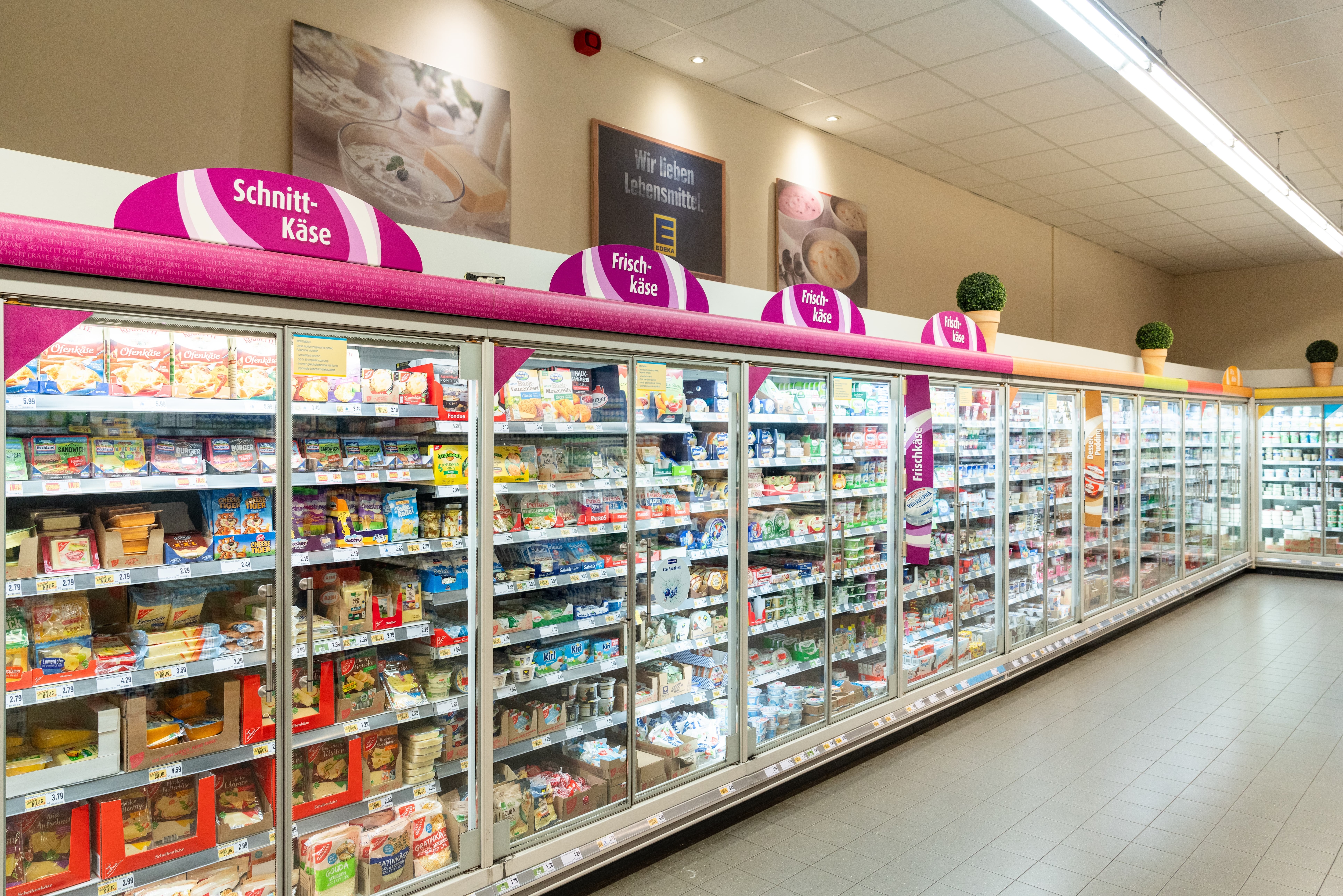 Die Kühlabteilung eines EDEKA-Marktes.