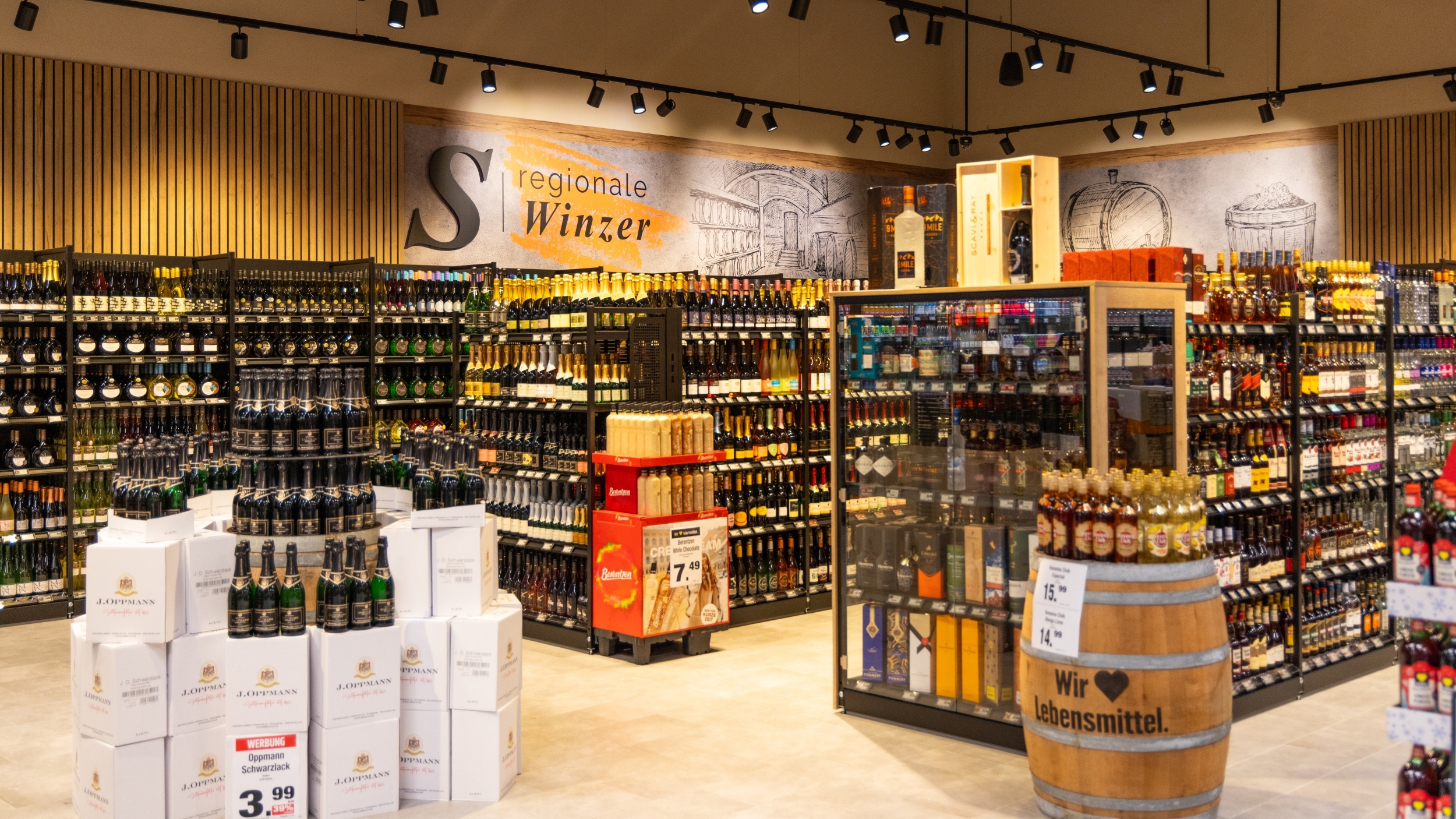 Ansichter des Bereiches "regionale Winzer" und der Spirituosen-Abteilung mit unterschiedlichsten Anbietern und Sorten von Sekt, Wein, Likören und sonstigen Spirituosen