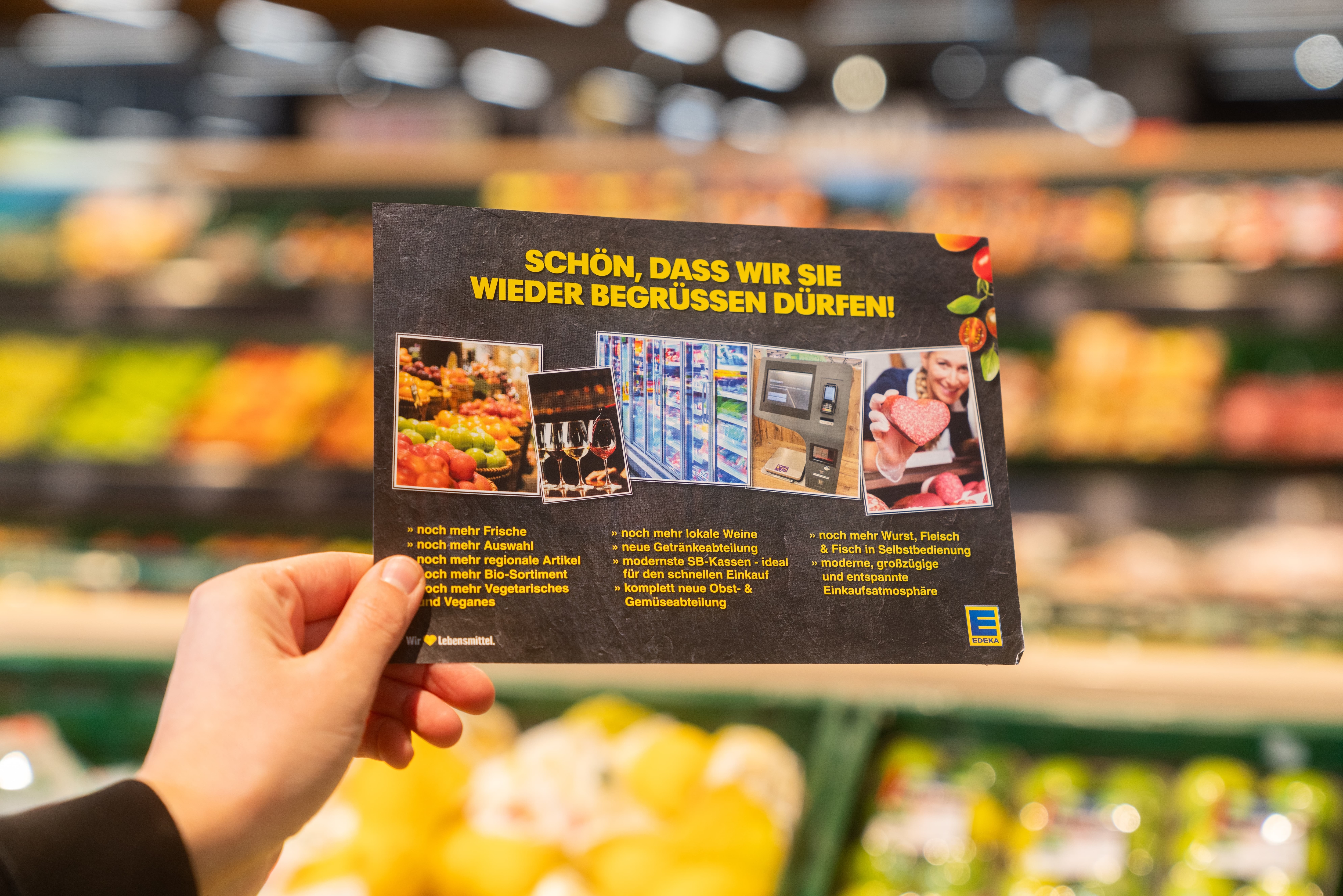 Ein Flyer mit dem Titel: Schön, dass wir sie wieder begrüßen dürfen“ und einem EDEKA-Logo.