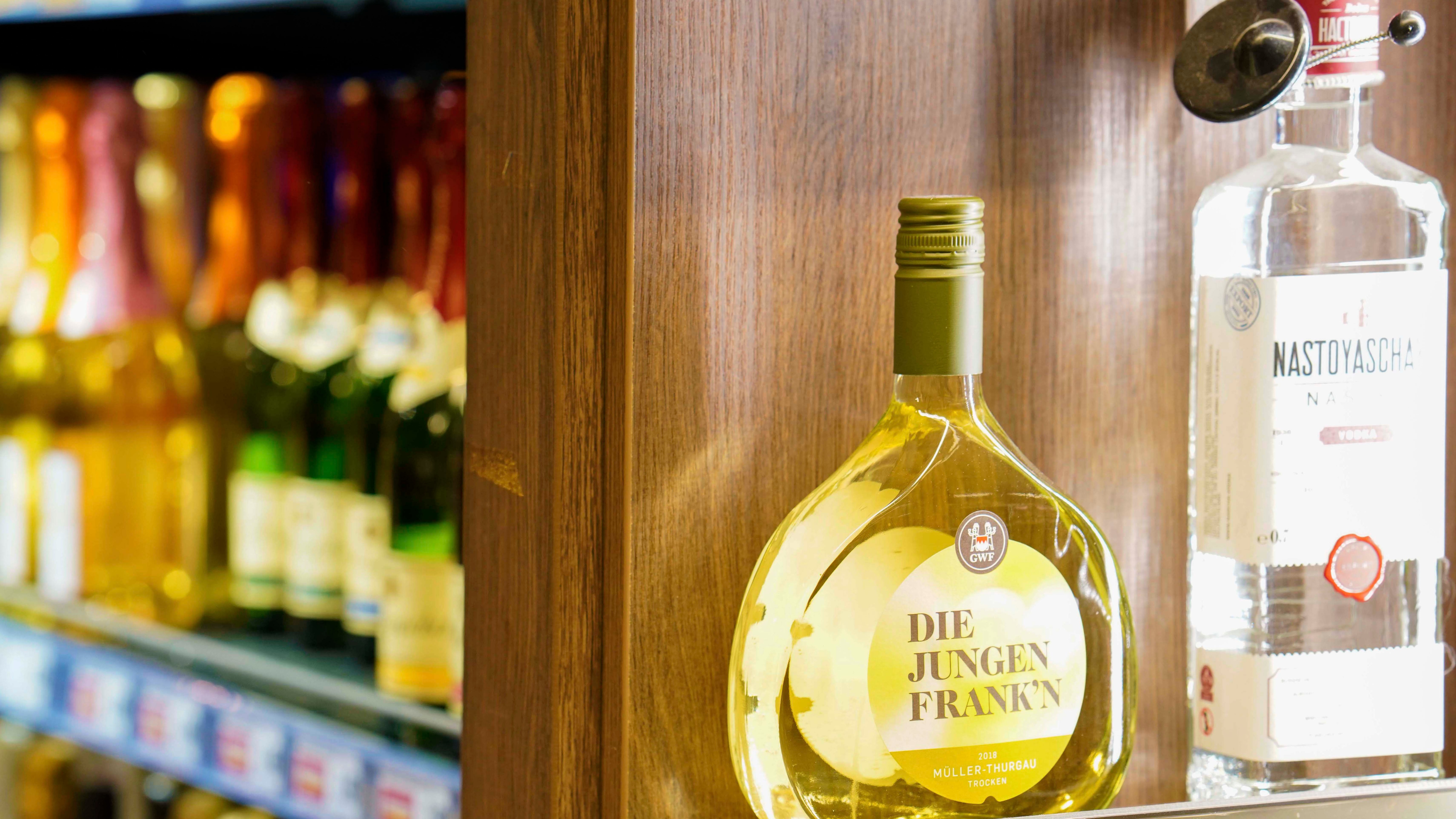 Bauchrunde Flasche Weißwein Die jungen Franken.