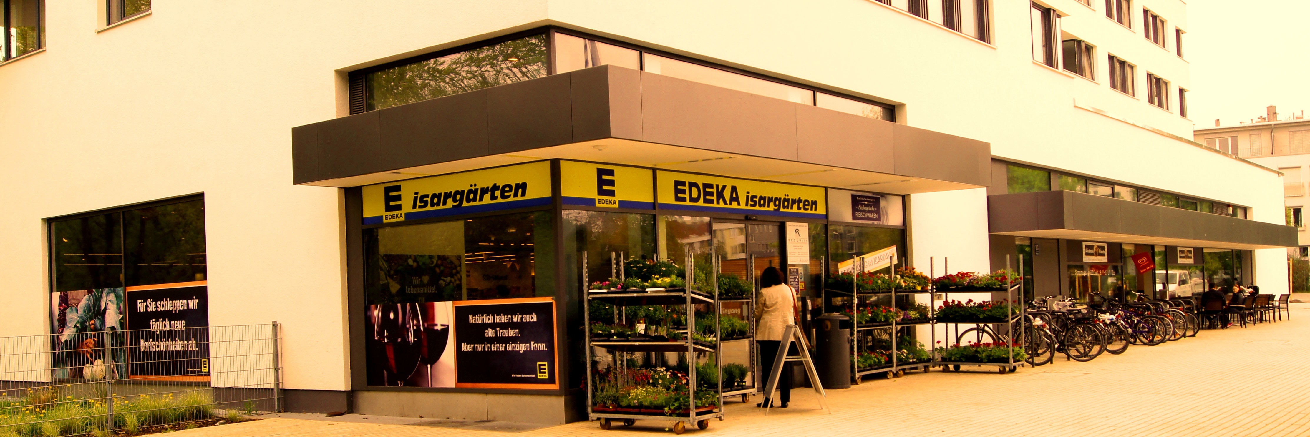 Historisches Außen-Bild des Einganges vom EDEKA Isargärten.