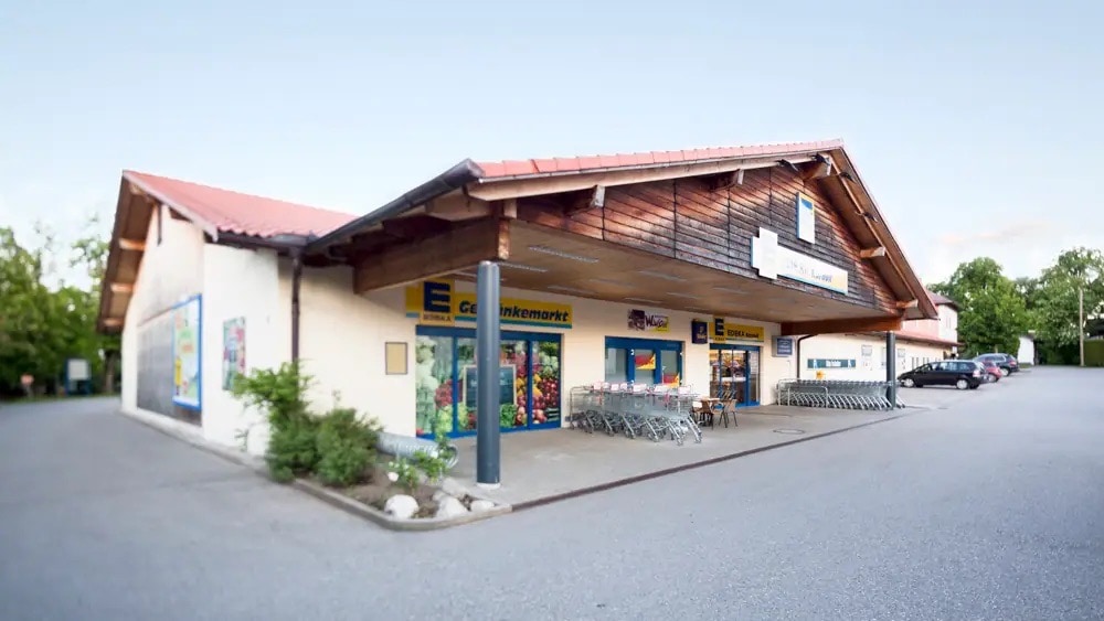 Außenansicht des EDEKA-Marktes.