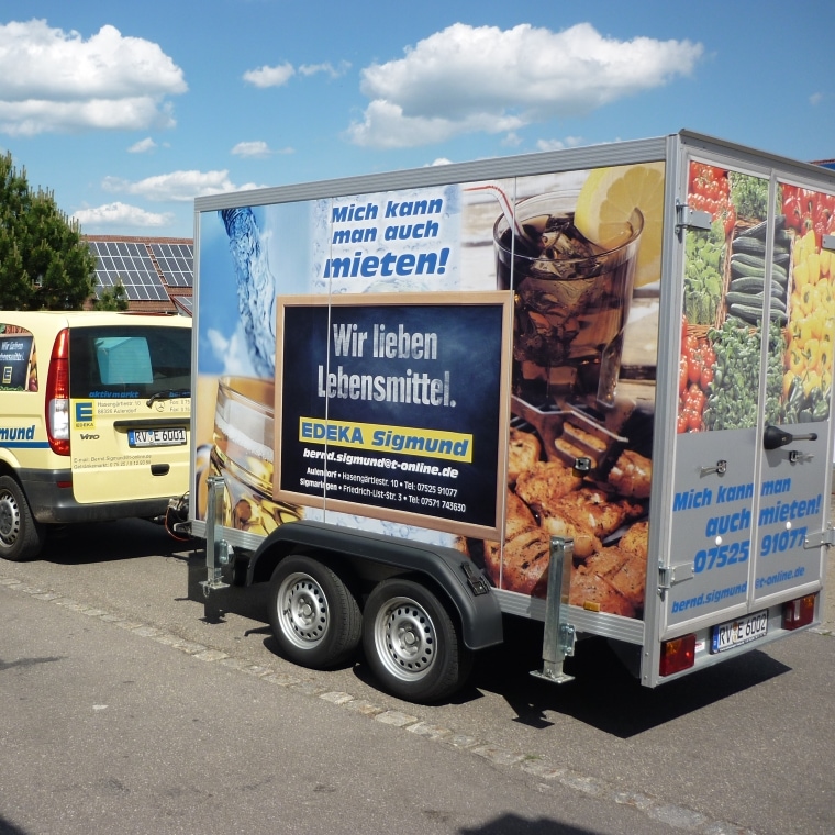 Anhänger von dem EDEKA Markt Sigmund mit der Aufschrift Mich kann man auch mieten!