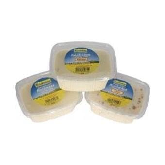 Drei Packungen Kochkäse.