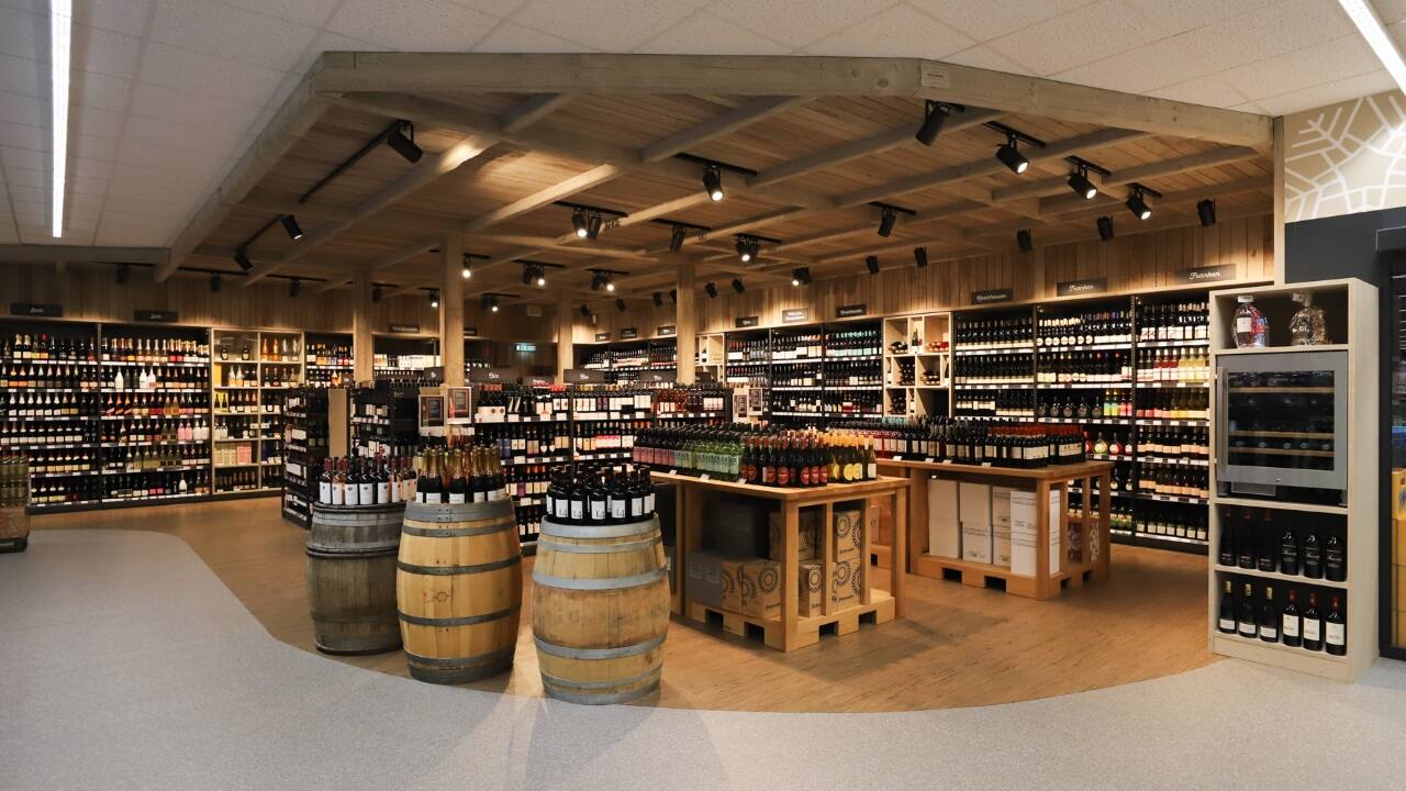 Die Weinabteilung eines Supermarkts.