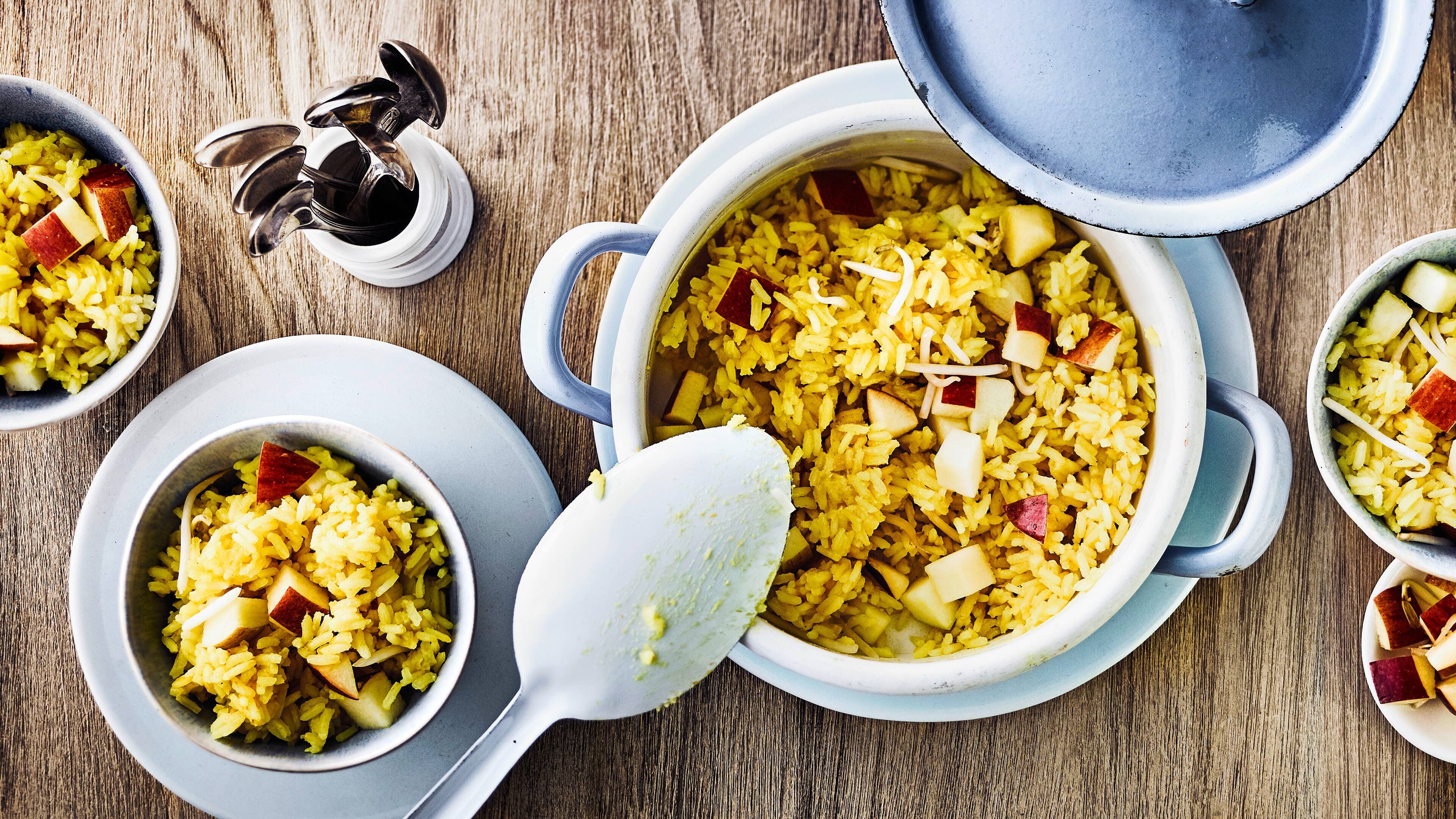 Reiscreme mit Äpfeln Schnelles Mittagsgericht oder als Snack für Zwischendurch ohne Gluten: Probieren Sie unsere Reiscreme mit Äpfeln, Mungobohnensprossen und Kokosmilch – in nur 20 Minuten zubereitet!