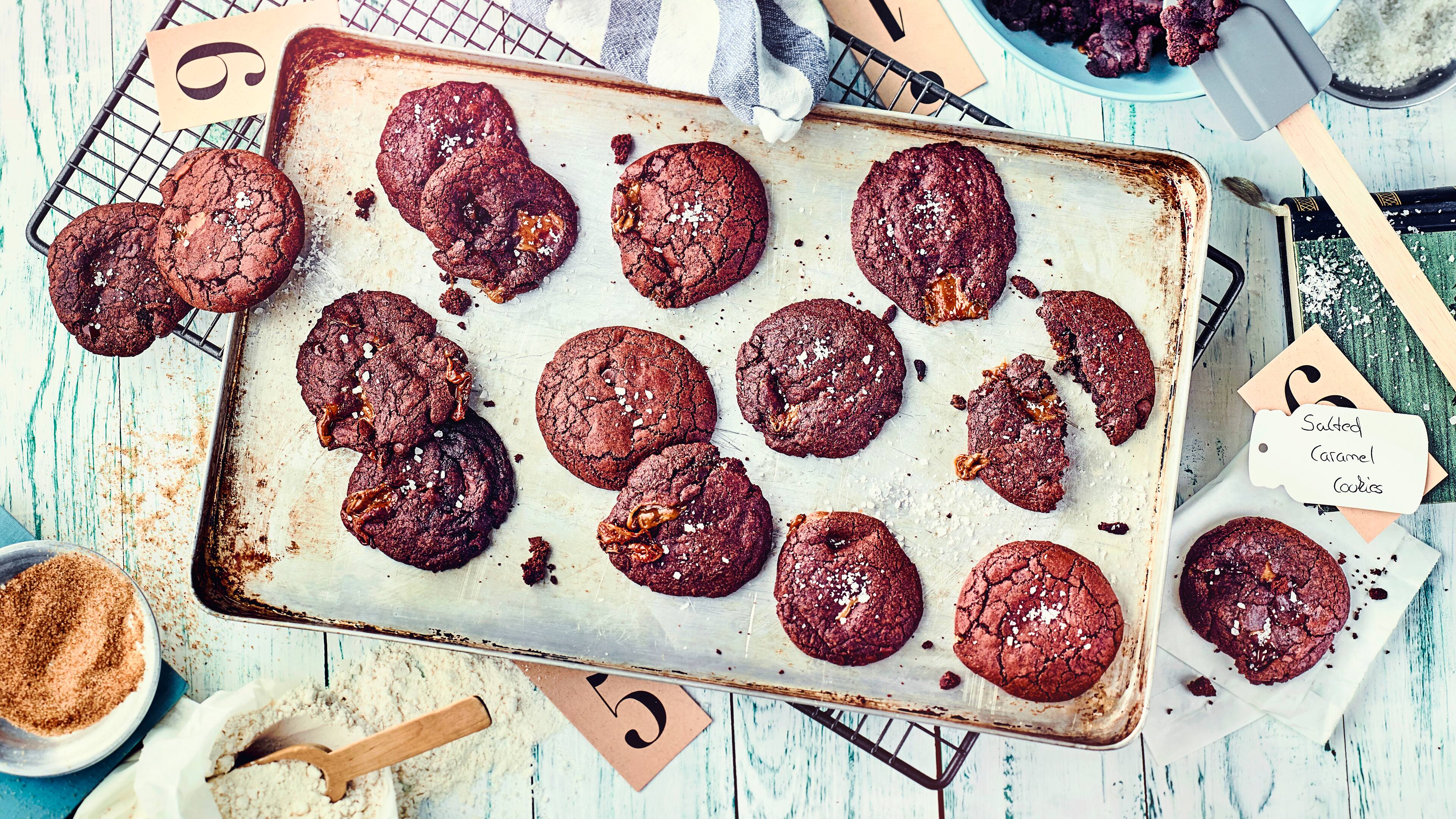 Schoko-Cookies mit Salted Caramel Süß und Salzig schmecken diese Schoko-Cookies mit Salted Caramel einfach himmlich. Ob zum Kaffee oder auch abends als Snack.
