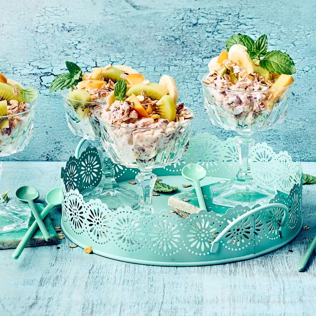 Joghurt, Früchte und Müsli ergeben den perfekten Start in den Tag und dazu ist es noch super lecker!