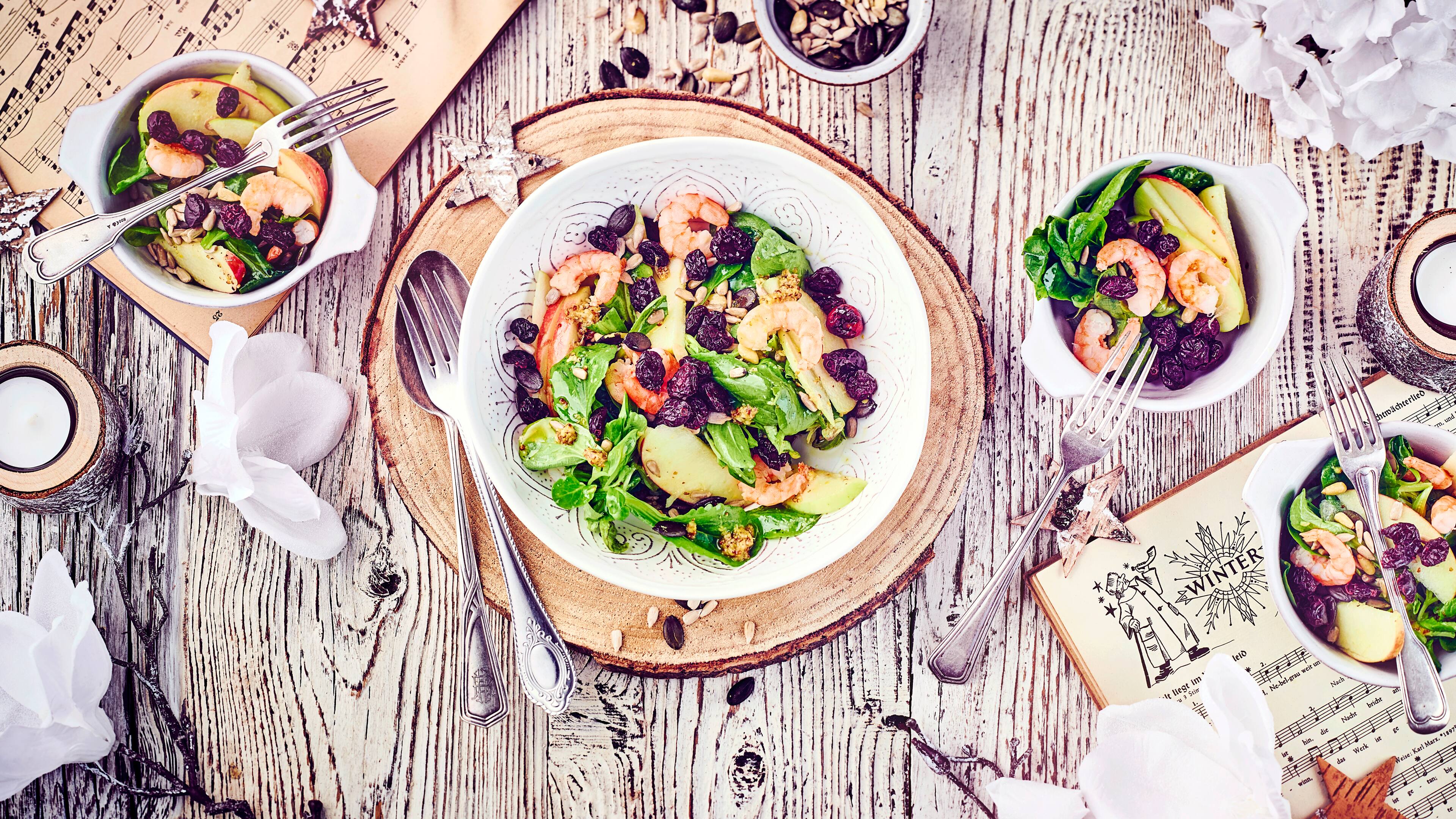 Exotischer Scampisalat mit Ingwer, Äpfeln und Cranberry-Dressing Unsere Vorspeise fürs Weihnachtsmenü, aber dieser exotische Scampisalat mit Ingwer, Äpfeln und Cranberry-Dressing schmeckt auch zu jeder anderen Gelegenheit!