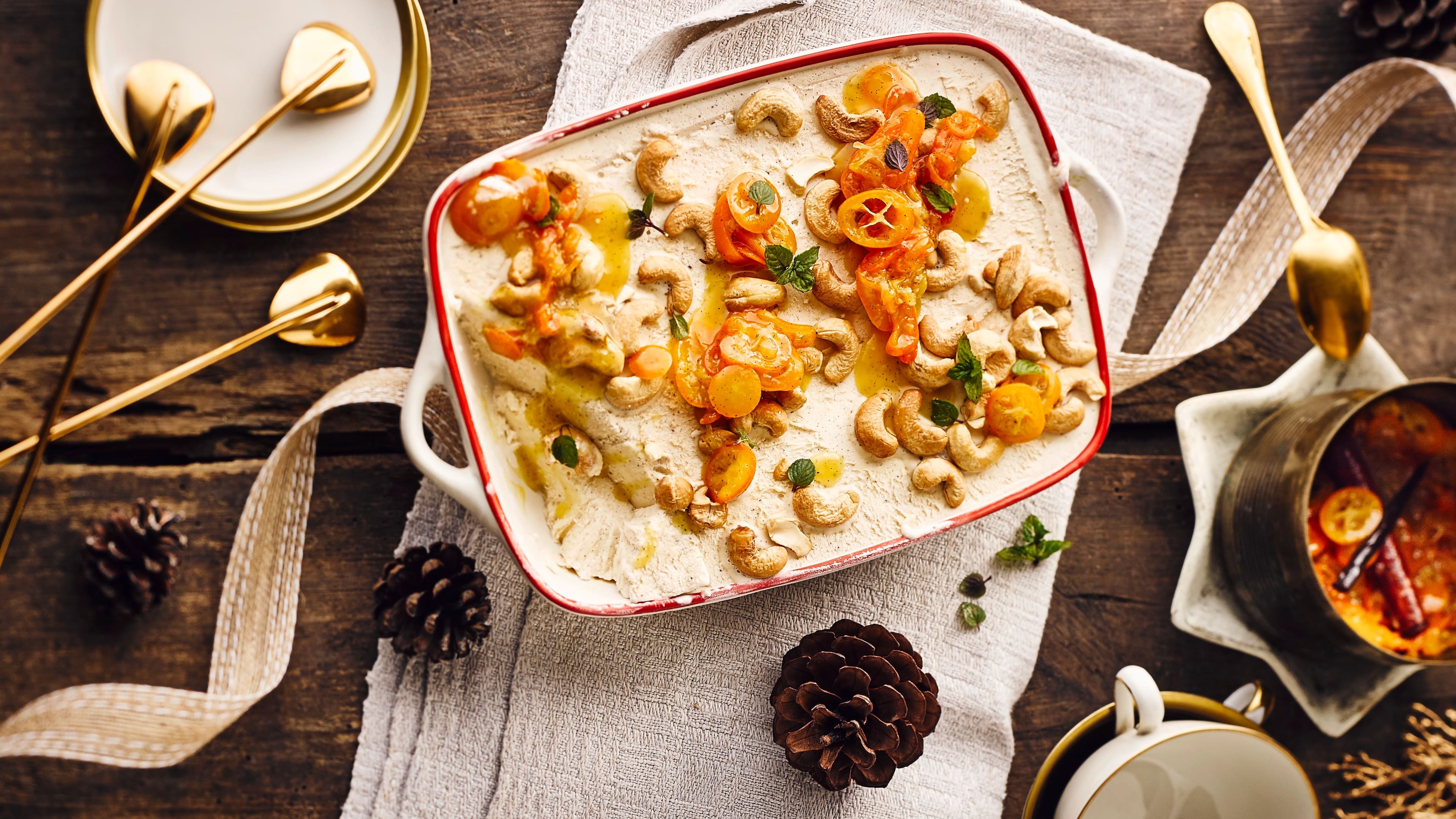 Vanille-Joghurt-Parfait Raffiniertes Dessert für Gäste: Zaubern Sie mit unserem Rezept ein exotisches Vanille-Joghurt-Parfait mit süß-saurer Kumquatsoße – erfrischend lecker!