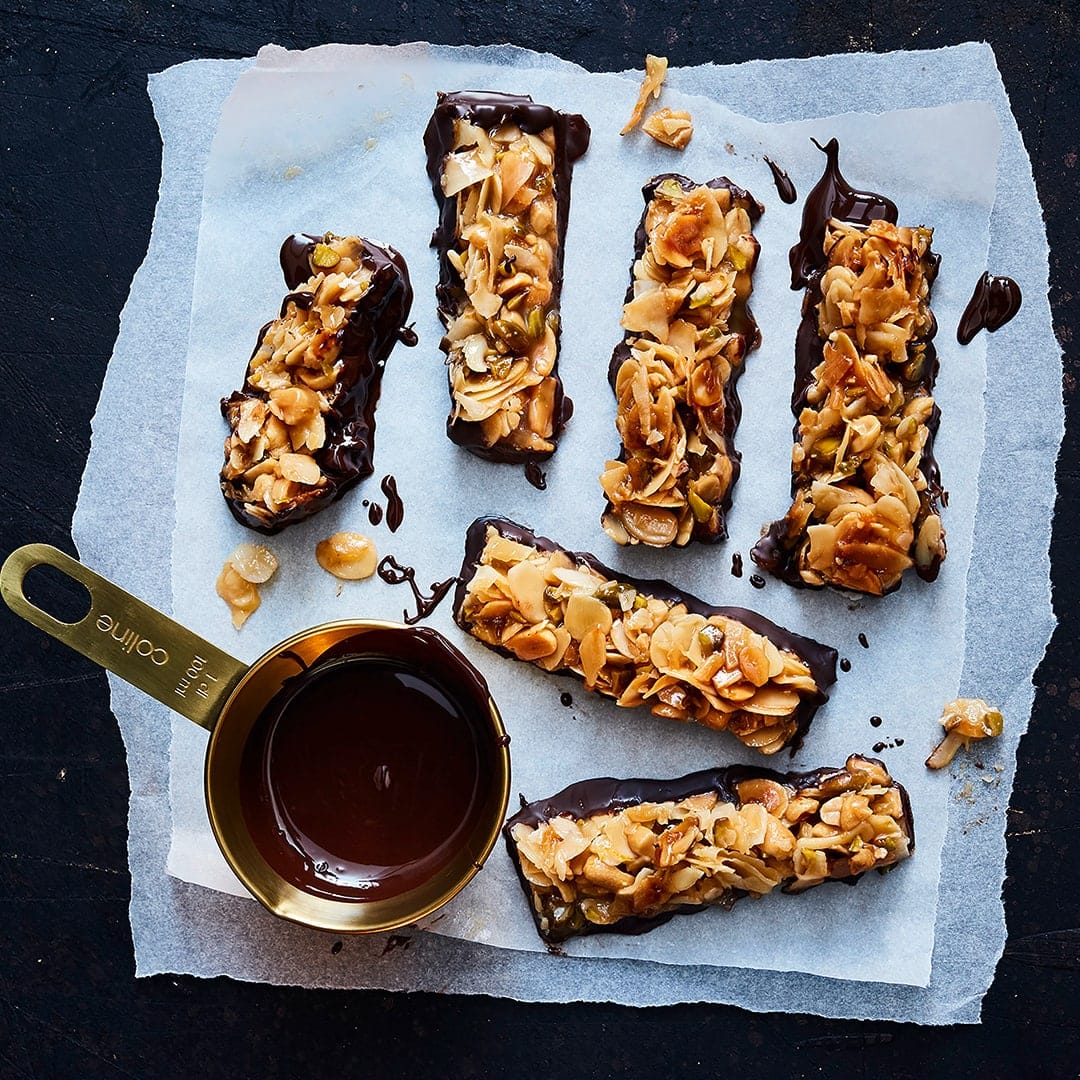 Köstliche Florentiner der besonderen Art - nussig & schokoladig. Mit unserem Rezept für Erdnuss-Florentiner-Stangen haben Sie ein leckeres Gebäck für die Weihnachtszeit!