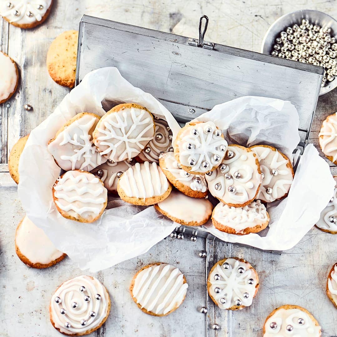 Mit unserem Rezept für Bergamotte-Sablés zaubern Sie feines Gebäck mit Earl Grey-Tee und Limetten-Zuckerguss – probieren Sie es gleich mal aus!