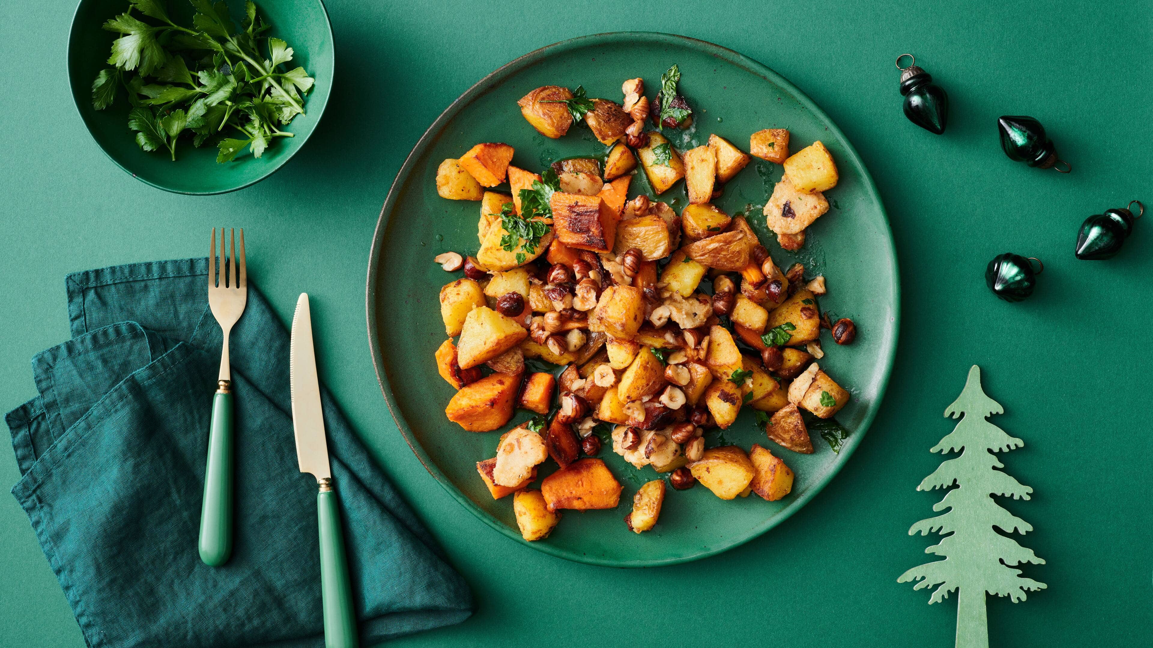 Röstkartoffeln mit Marzipan und Nussbutter Genuss kennt keine Grenzen: Probieren Sie doch einmal unsere Röstkartoffeln mit Marzipan und Nussbutter als Beilage zur Weihnachtsgans.