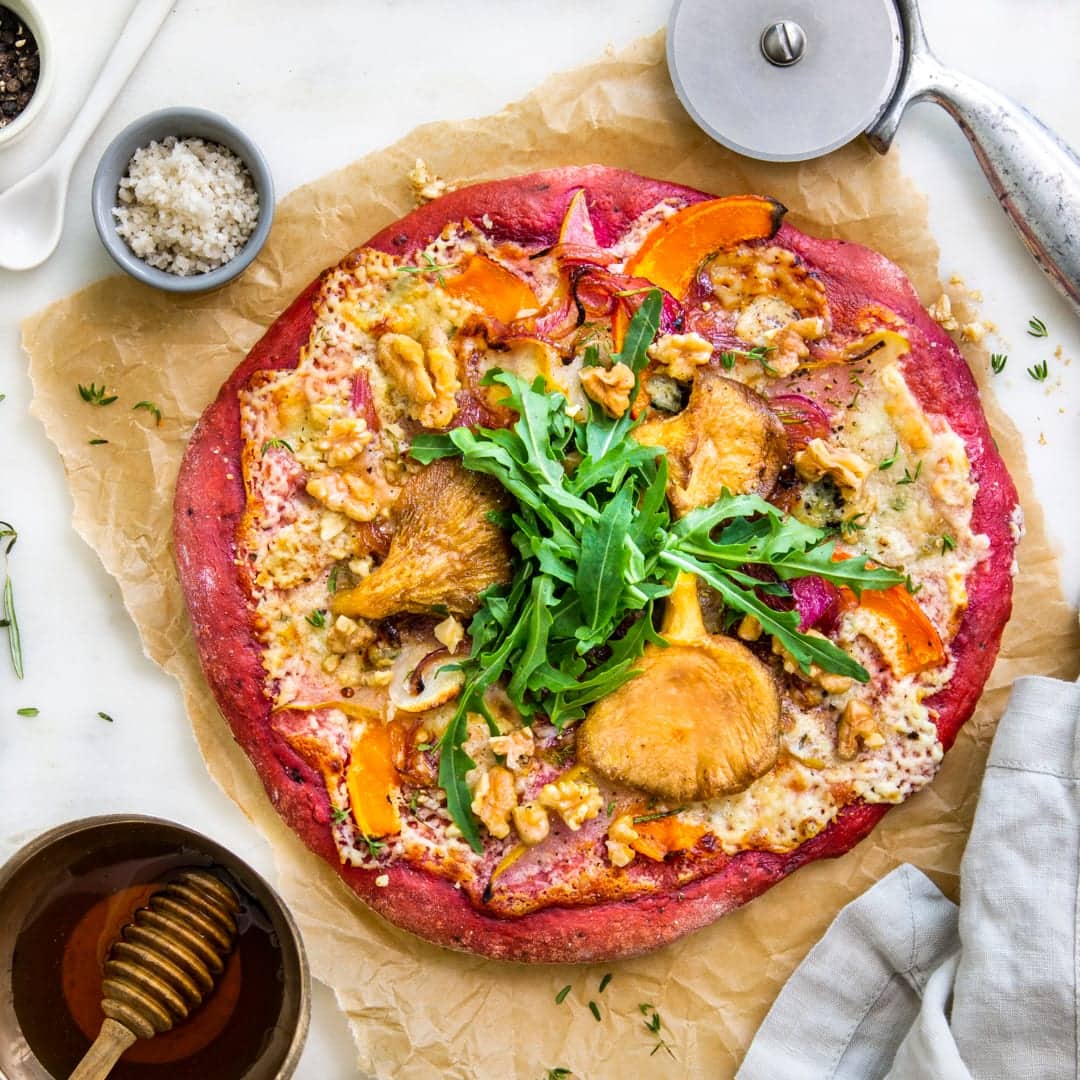 Genießen Sie den italienischen Klassiker einmal anders: Mit unserem raffinierten Kürbis-Pizza-Rezept erleben Sie den mediterranen Dauerbrenner neu – und lecker wie nie!