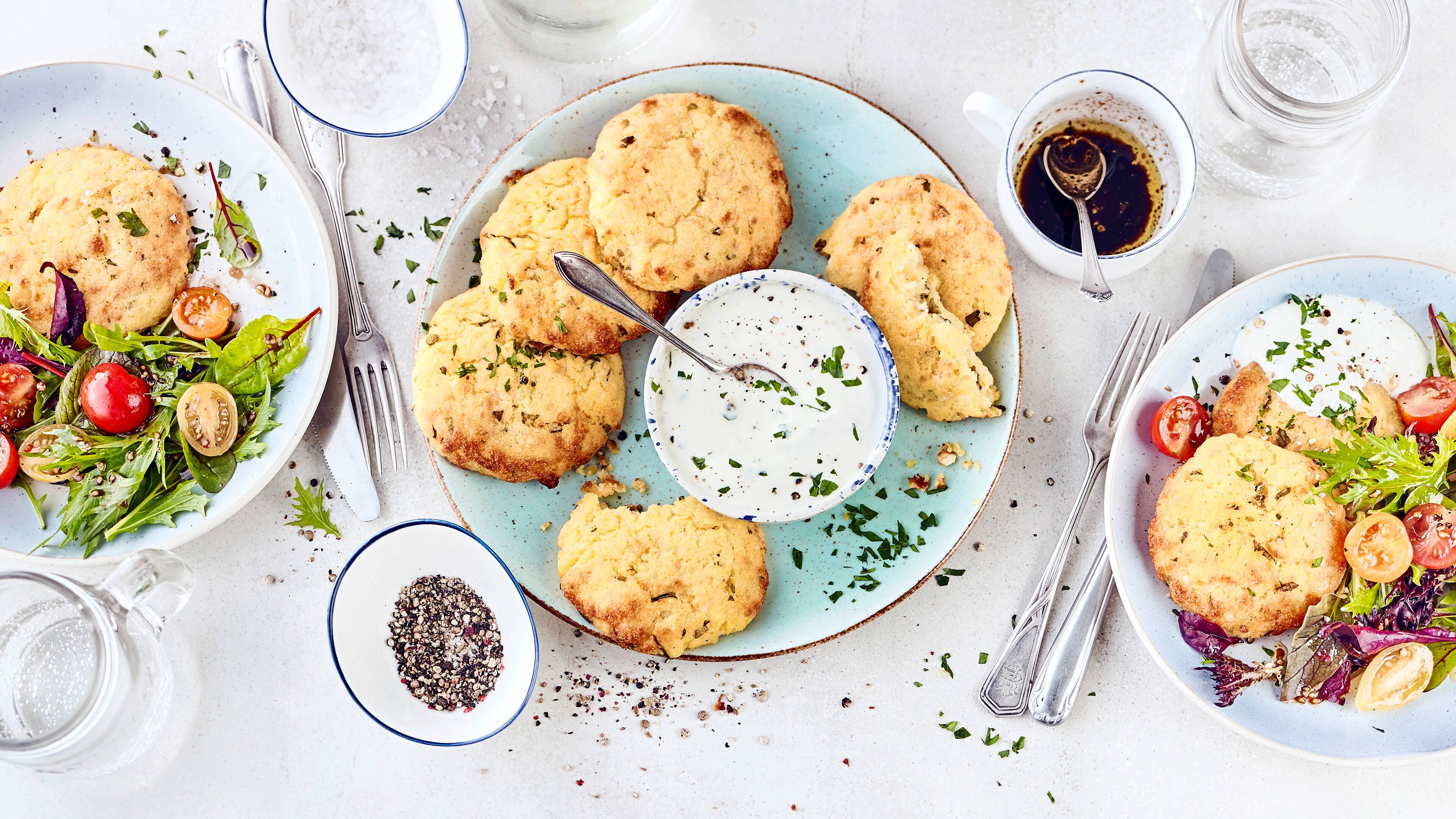 Kartoffel-Feta-Taler mit Dip Kartoffel-Feta-Taler mit Dip