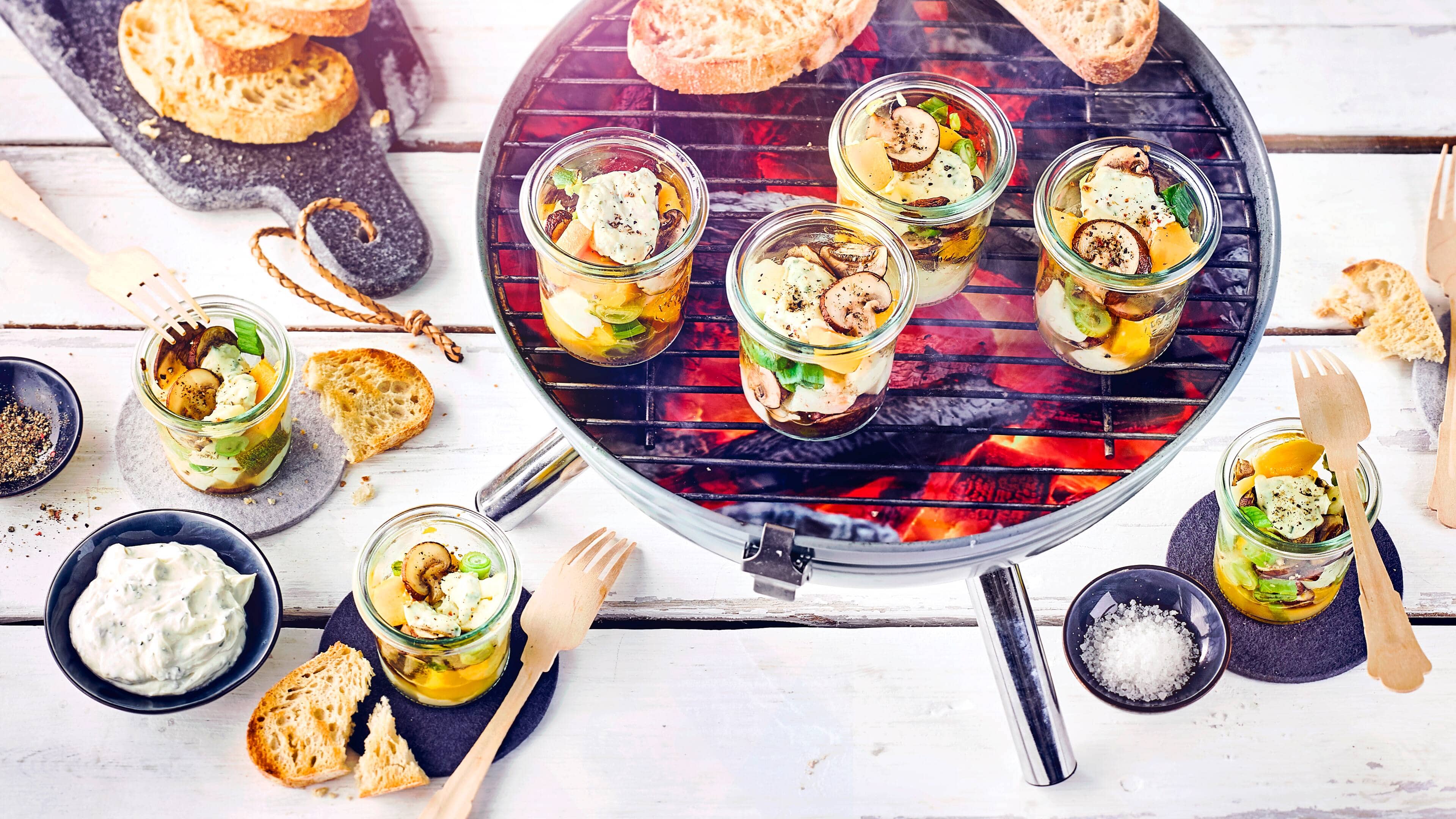 Pilzsalat vom Grill Fruchtig und würzig: Probieren Sie doch einmal unseren Pilzsalat vom Grill zu Ihrem nächsten Grillfest!