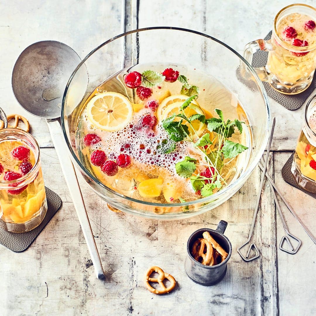 Ob zu feierlichen Anlässen, zum Grillabend oder zur nächsten Party: Unsere Alternative zur klassischen Bowle: Eine Bierbowle!