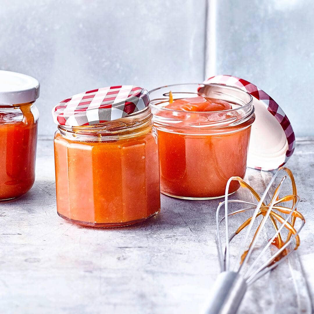 Sanddornmarmelade ist ganz einfach selbstgemacht und lässt sich zum Beispiel hervorragend mit dem Saft einer Orange verfeinern.