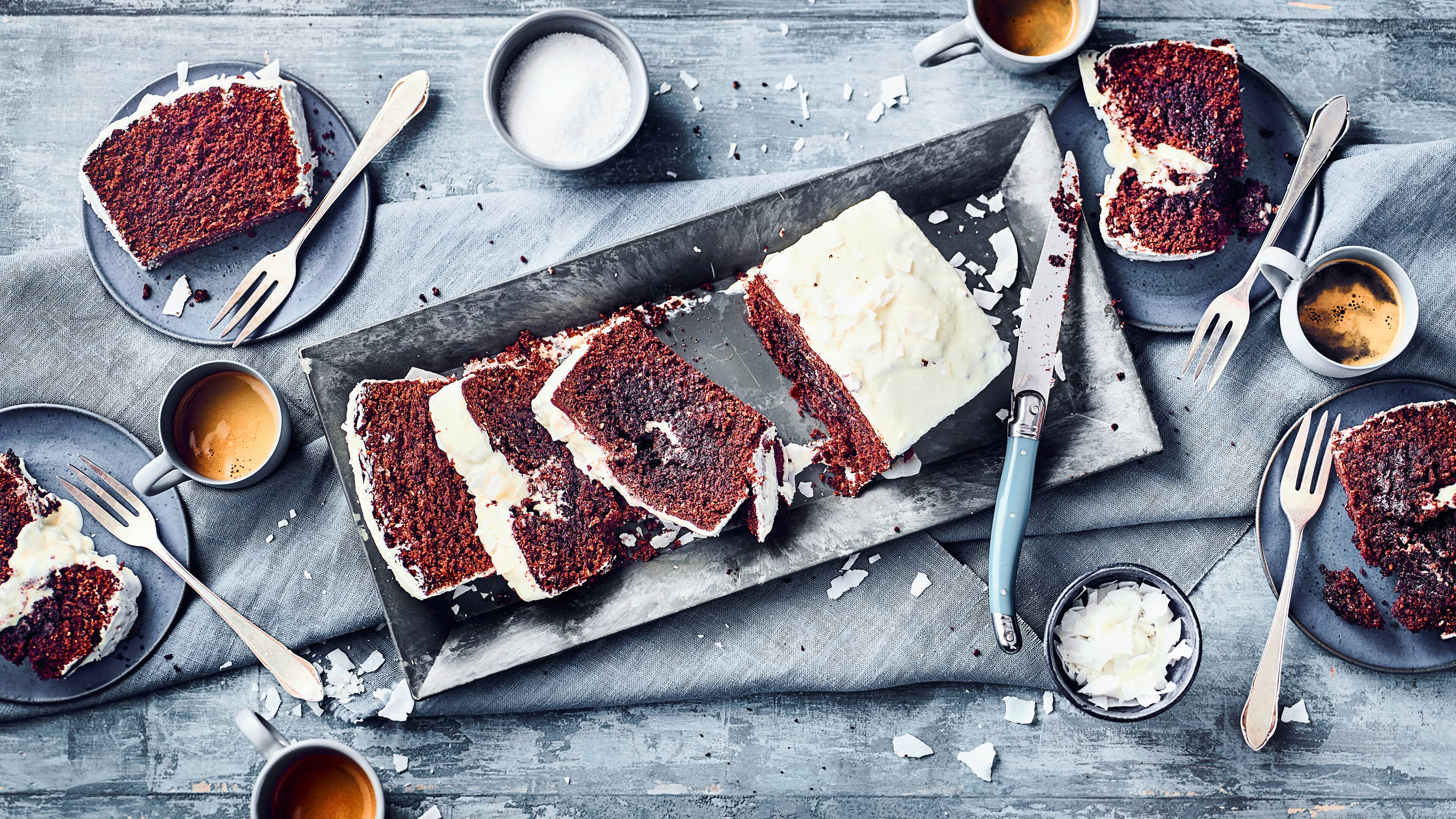 Thermomix® Schokokuchen Ein saftiger Schokoladenkuchen ist mit dem Thermomix® super einfach hergestellt. Und dazu können Sie das Teig-Rühren schön dem Gerät überlassen!