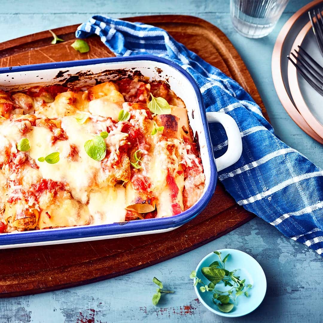 Italienische Küche wie wir sie lieben. Leckere Cannelloni lassen sich vielseitig zubereiten, wir füllen sie heute mit einer leckeren Hackfleischmasse.