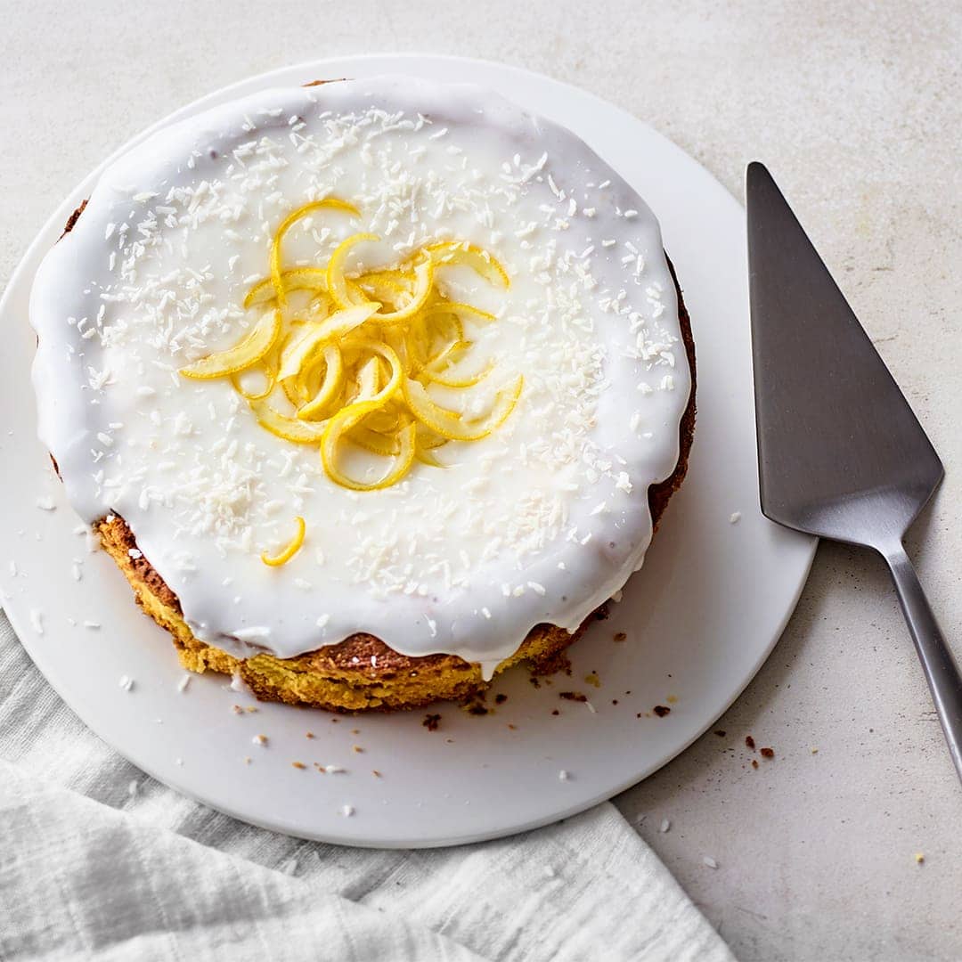 Ein Kuchentraum mit frischer Ananas: Probieren Sie doch einmal diesen Ananas-Makronen-Kuchen: Unglaublich lecker und herrlich fruchtig.