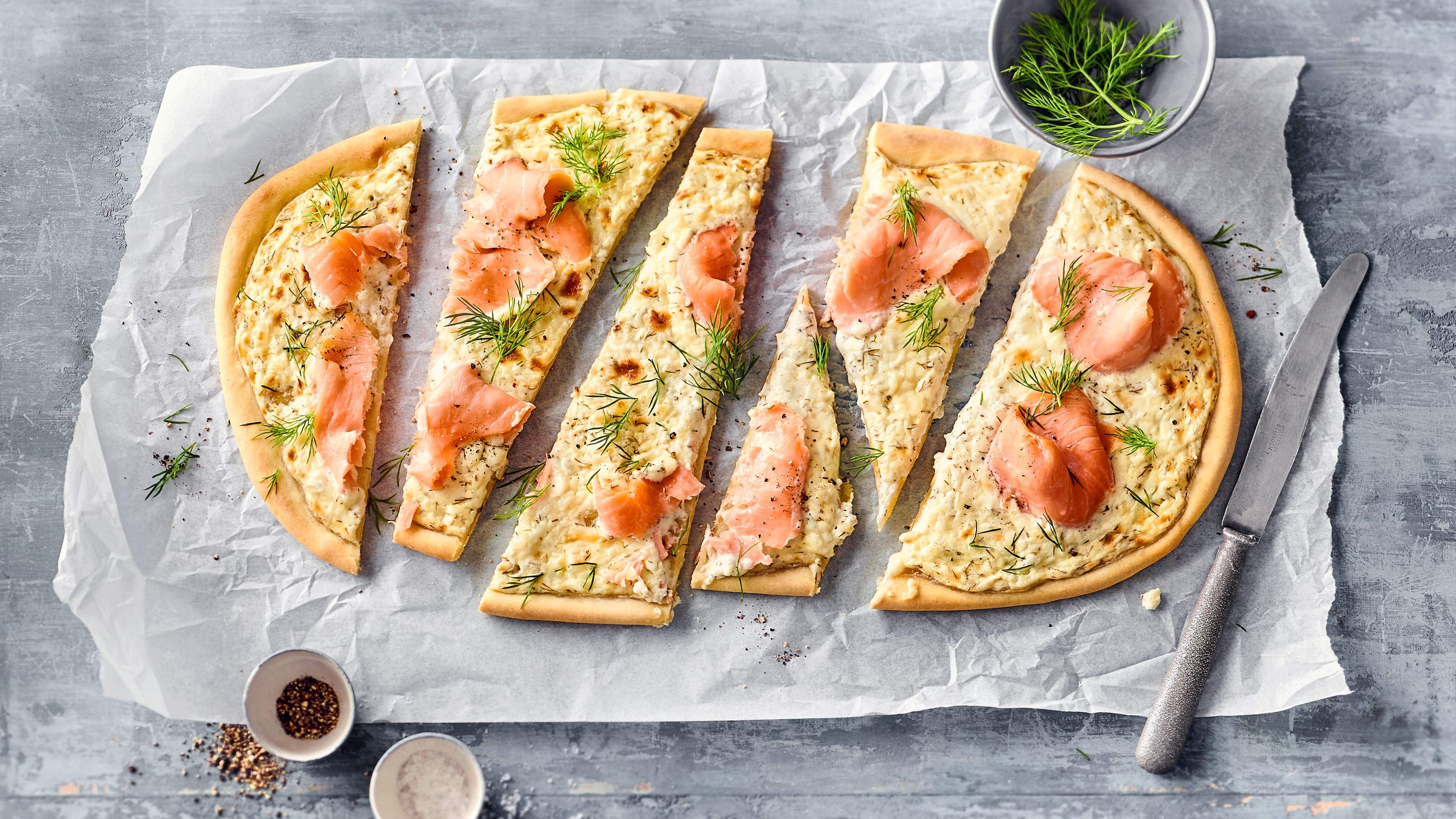 Flammkuchen mit Lachs Flammkuchen mit Lachs