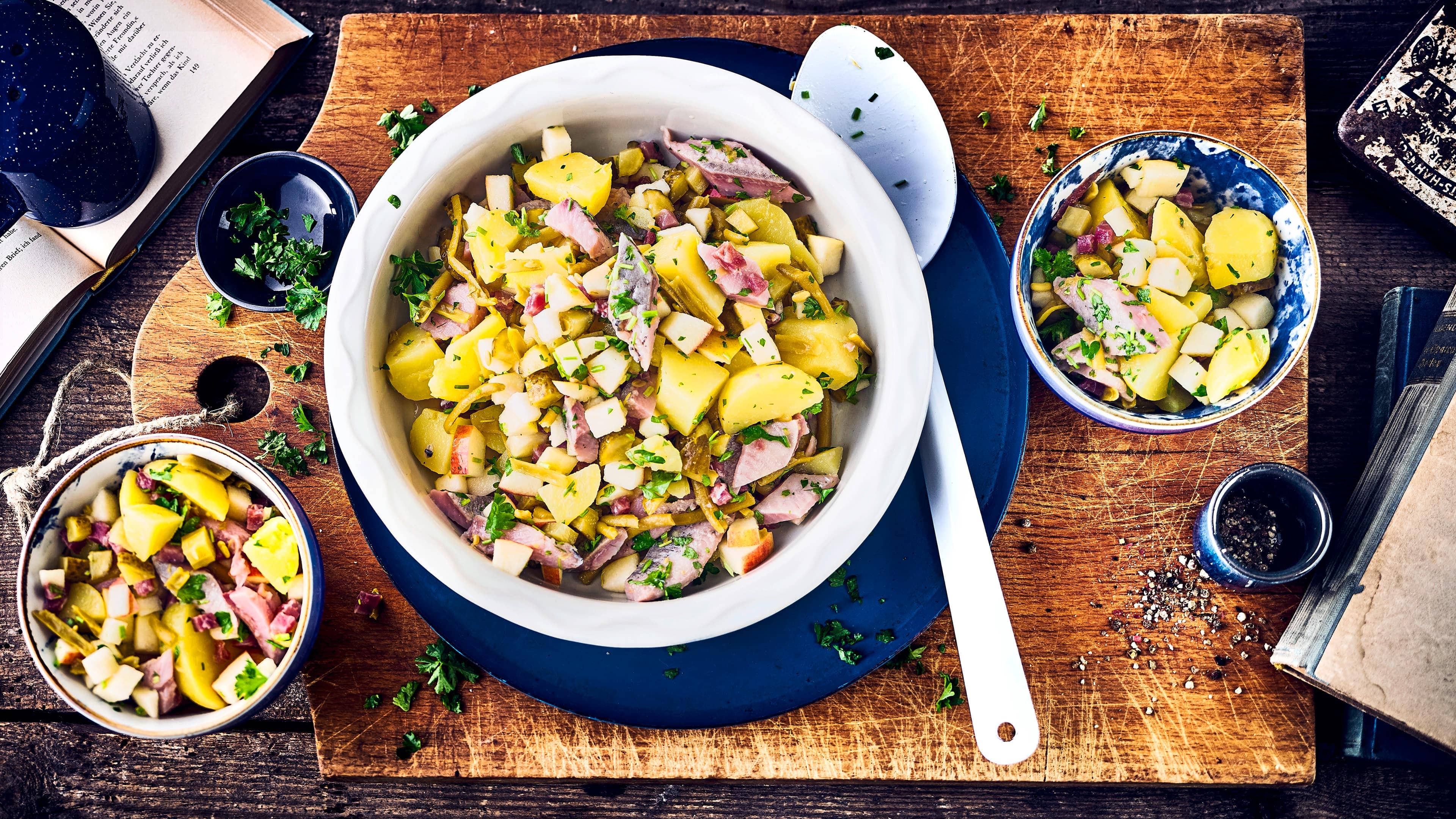 Schlesischer Kartoffelsalat Oft zu Weihnachten gegessen aber auch im Sommer eine Alternative zu den klassischen Kartoffelsalaten: Probieren Sie einmal unseren schlesischen Kartoffelsalat!