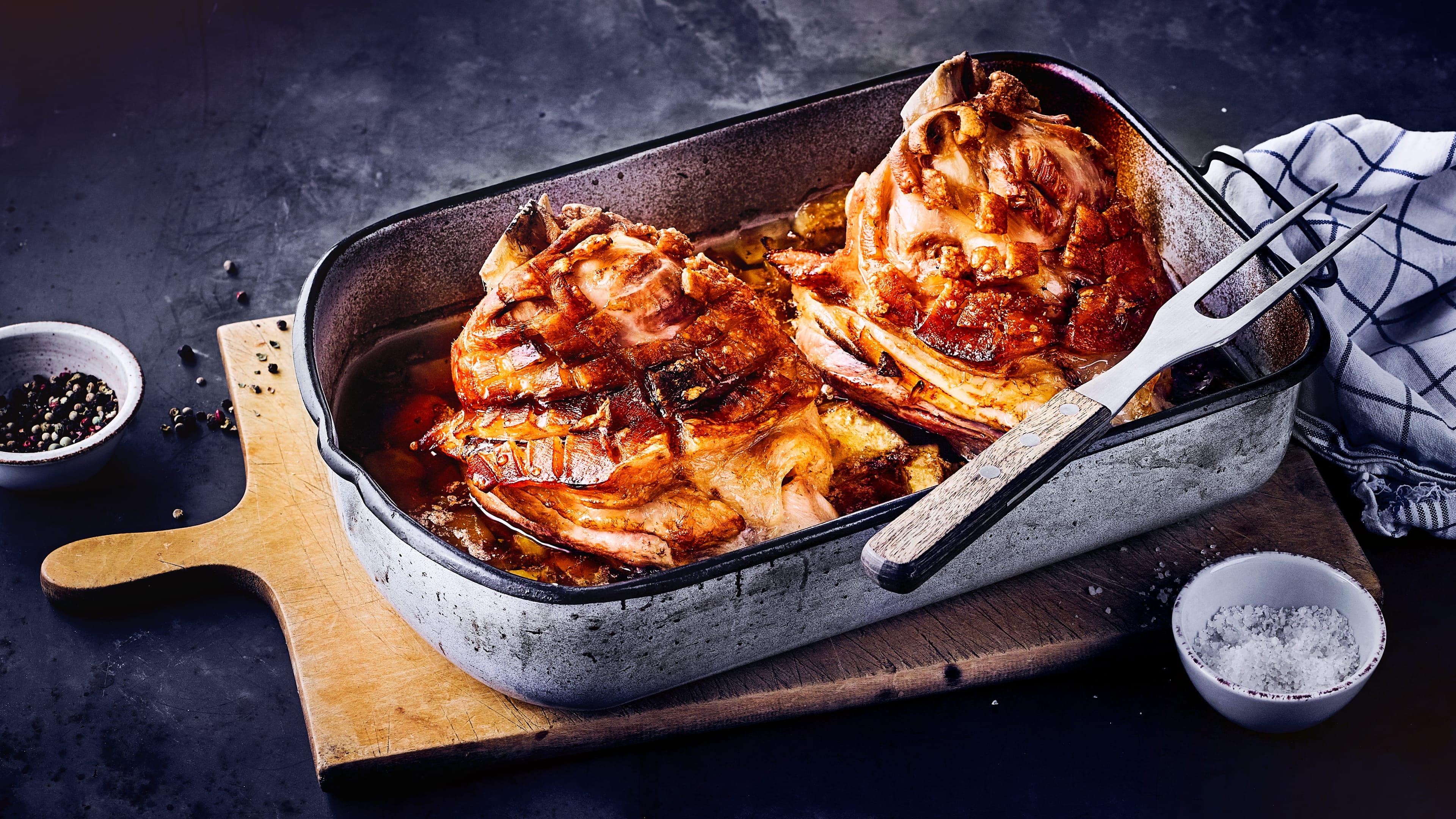 Gebratene Schweinehaxe Gebratene Schweinehaxe